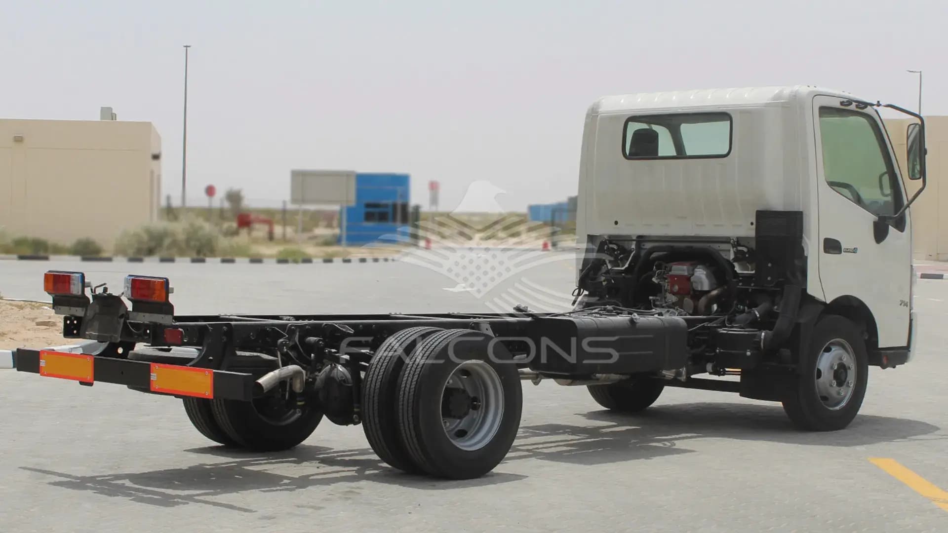 710L 300 series 714 NWB 4x2 Truck - Image 4