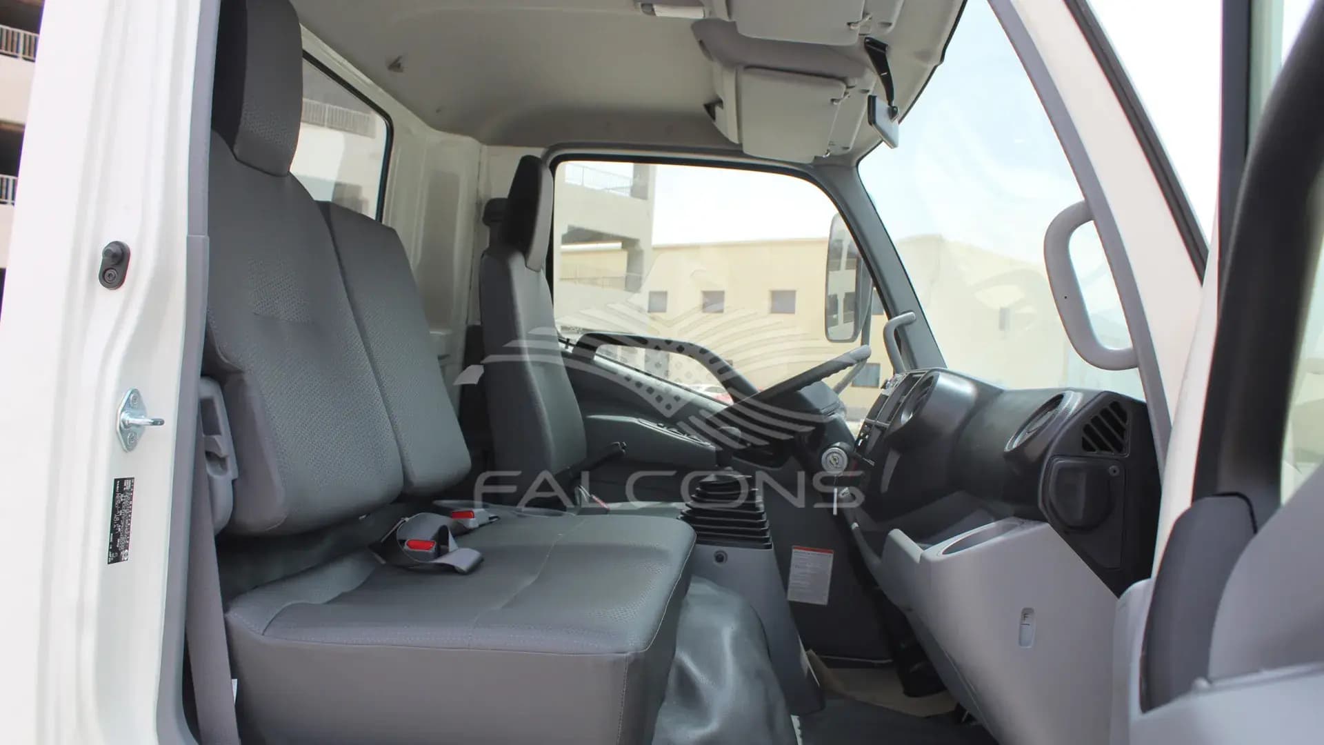 710L 300 series 714 NWB 4x2 Truck - Image 10