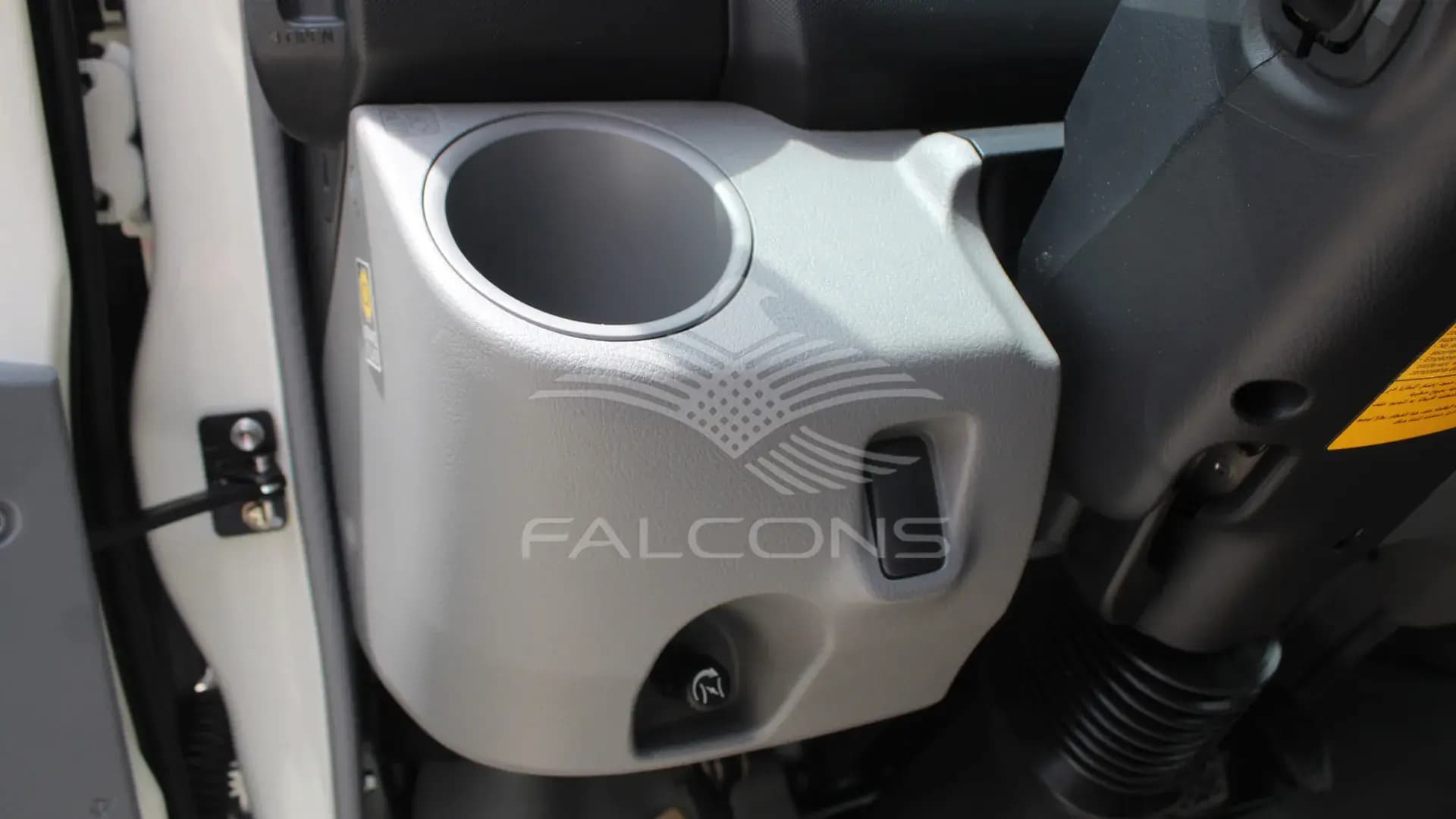 710L 300 series 714 NWB 4x2 Truck - Image 12