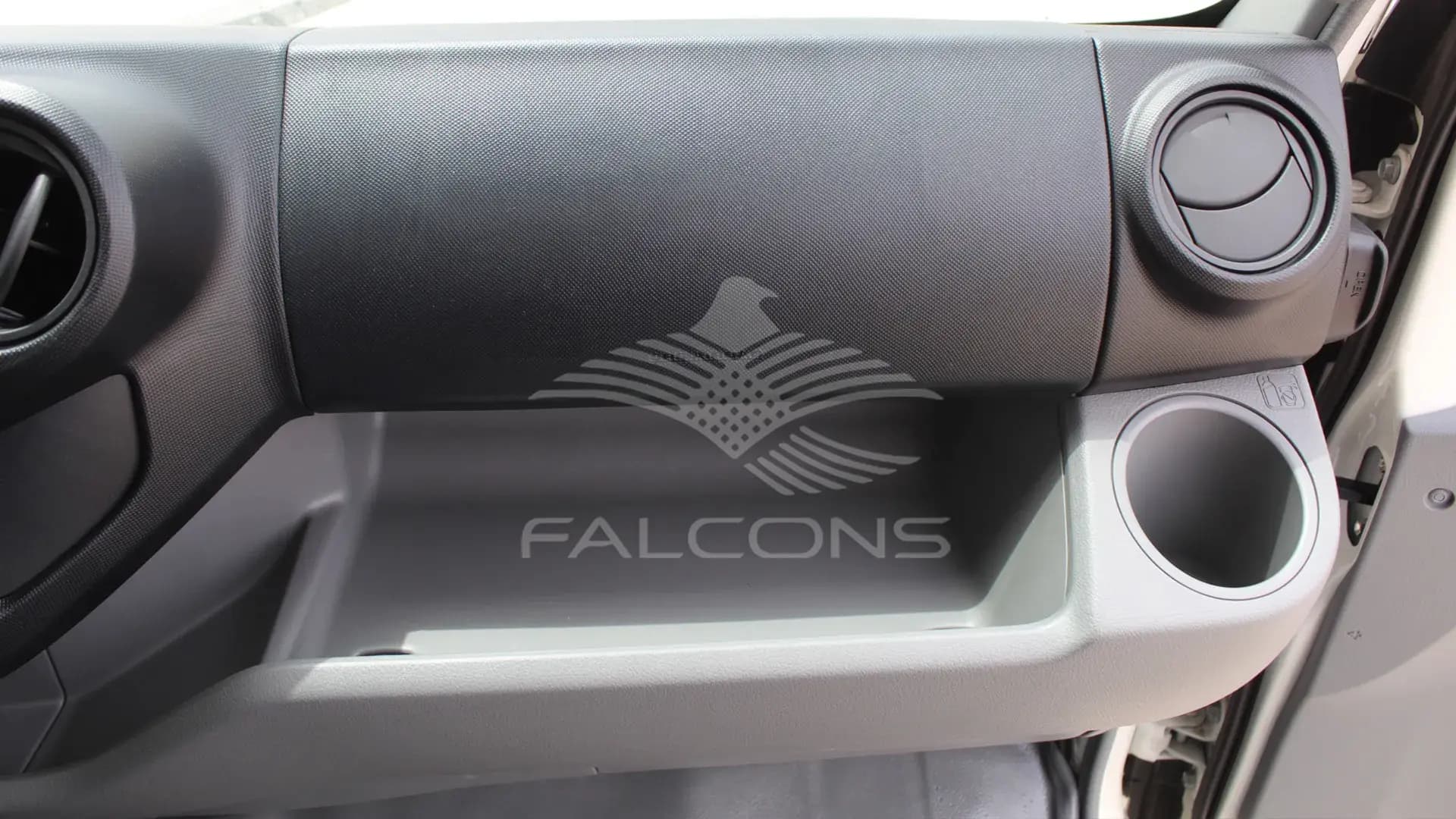 710L 300 series 714 NWB 4x2 Truck - Image 15