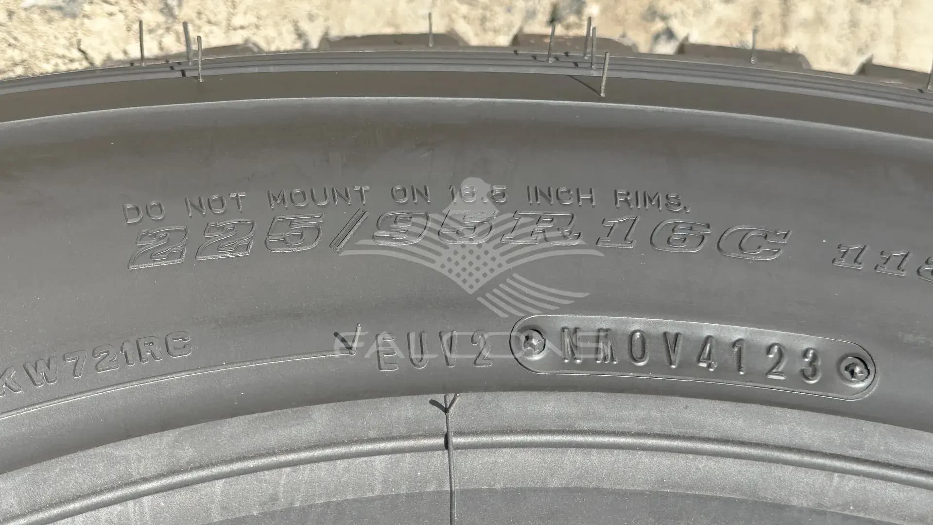 4.2L STD 10 SEATER ABS & AIRBAG MT - Image 8