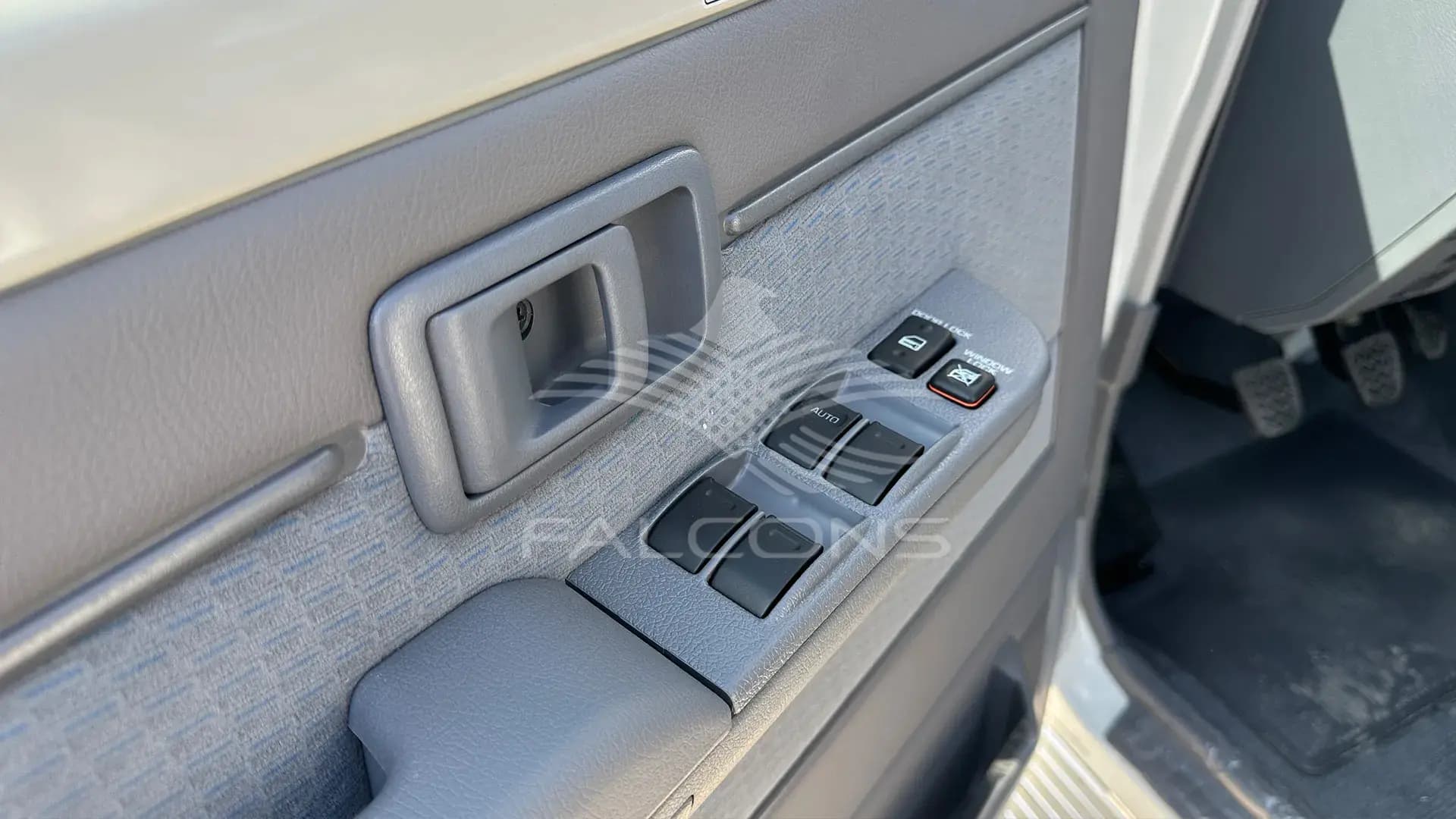 4.2L STD 10 SEATER ABS & AIRBAG MT - Image 14