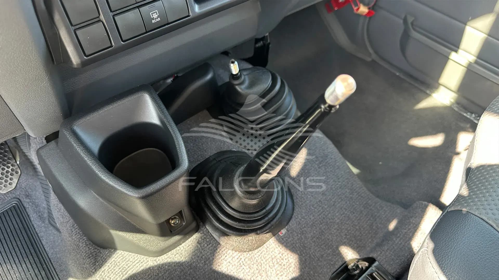 4.2L STD 10 SEATER ABS & AIRBAG MT - Image 16