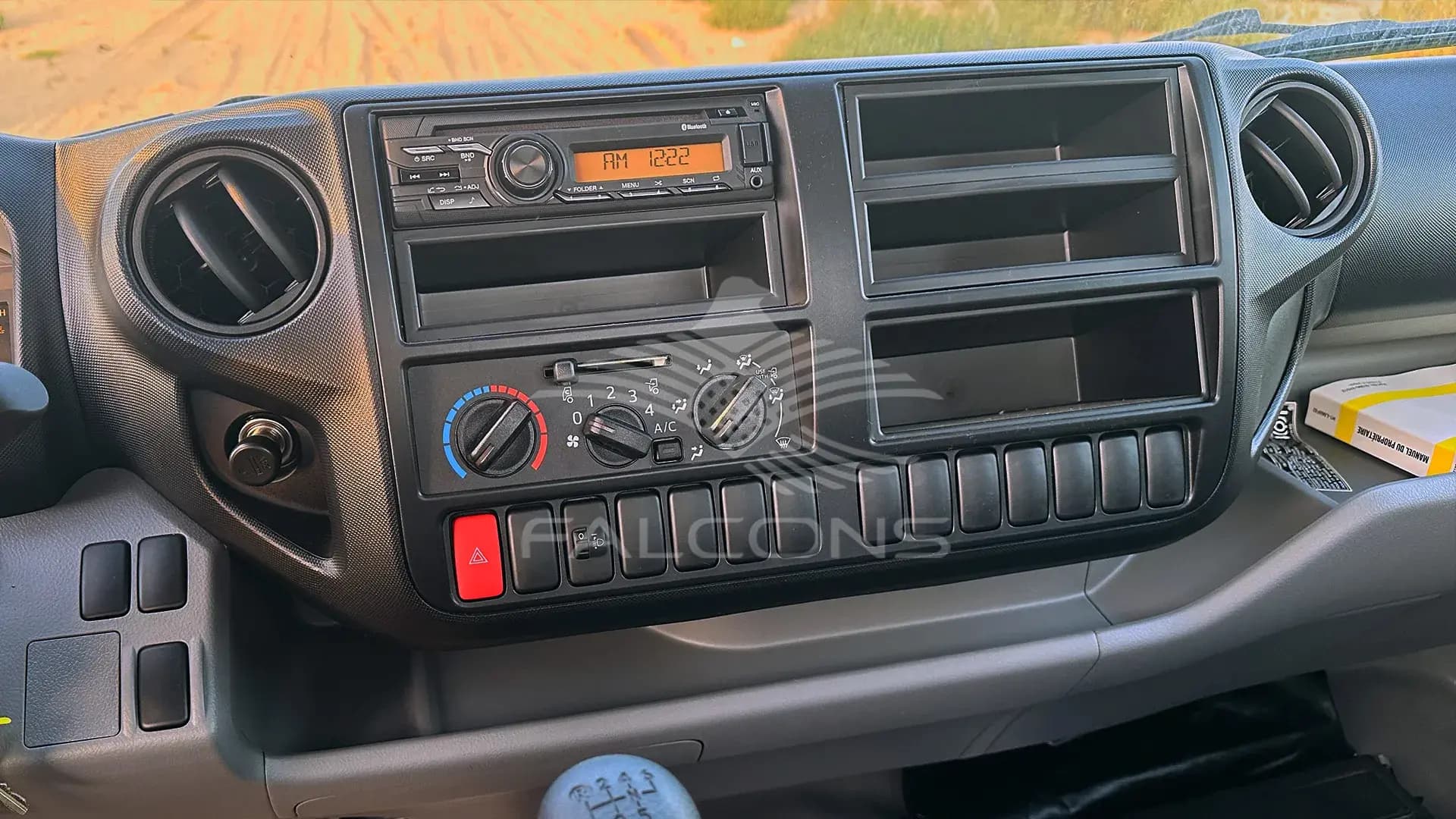 XZU 720L 7.5T 4X2 CHASS CAB 136CV ABS - Image 12