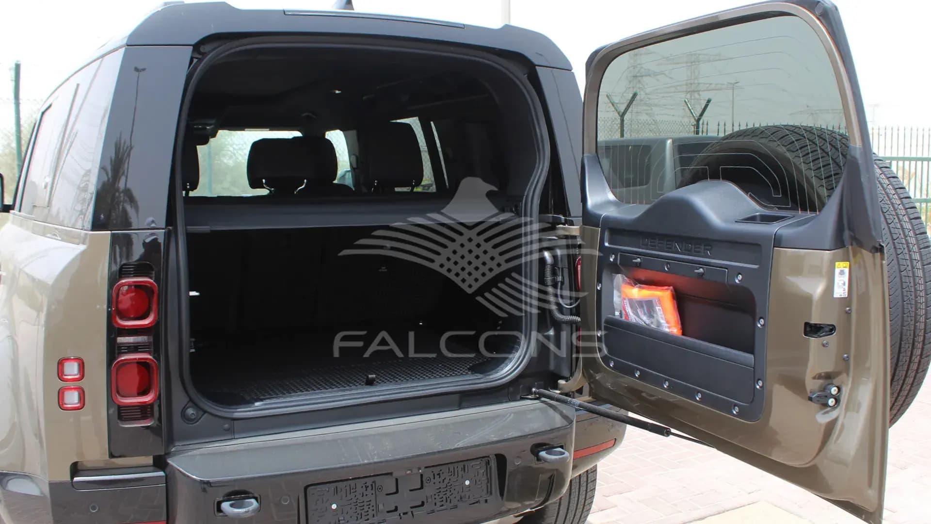 3.0L V6 110 P400 X-Dynamic SE 5DR - AT - Image 12