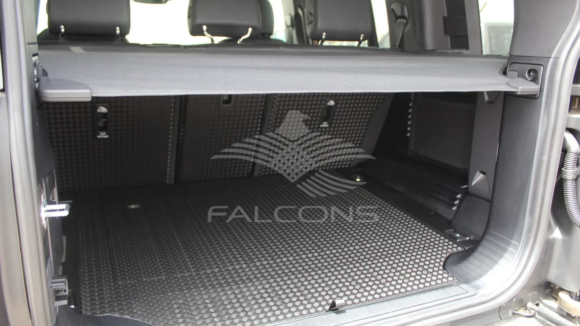 3.0L V6 110 P400 X-Dynamic SE 5DR - AT - Image 13