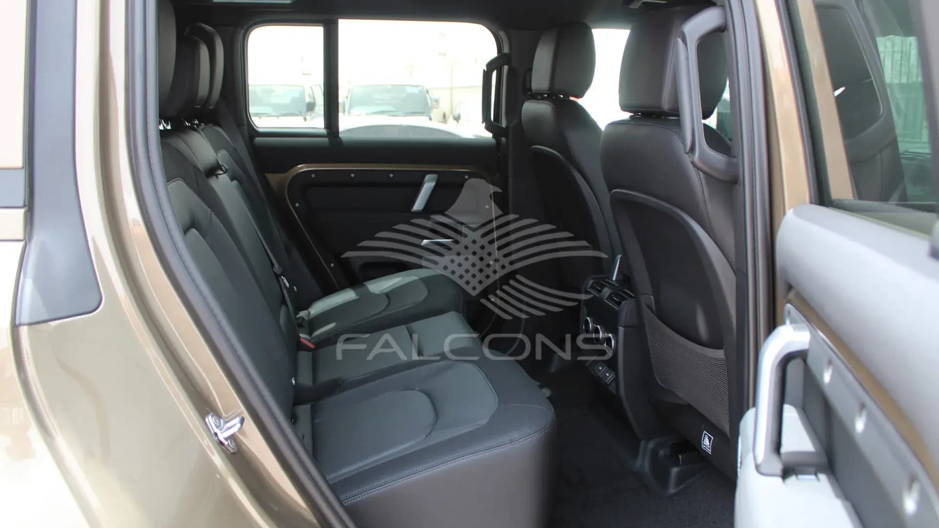 3.0L V6 110 P400 X-Dynamic SE 5DR - AT - Image 16