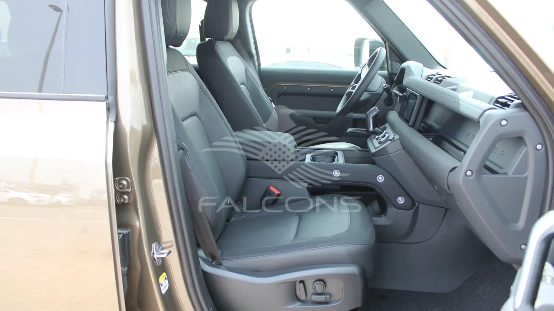 3.0L V6 110 P400 X-Dynamic SE 5DR - AT - Image 17