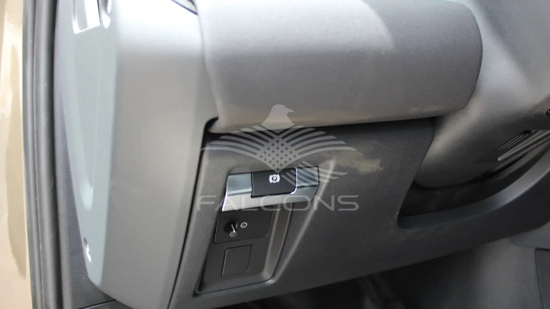 3.0L V6 110 P400 X-Dynamic SE 5DR - AT - Image 19