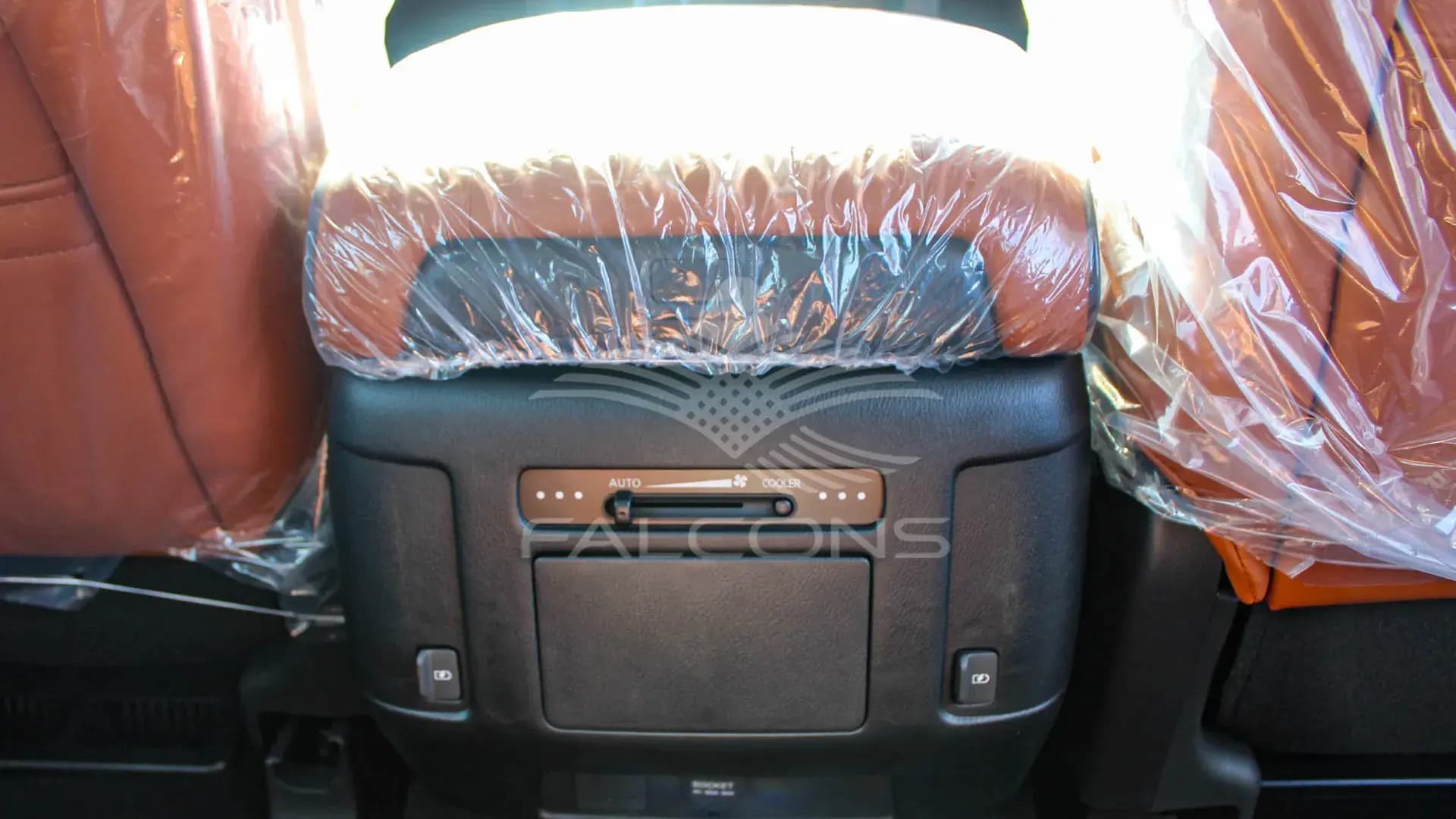 4.0L Platinum AT - Image 18