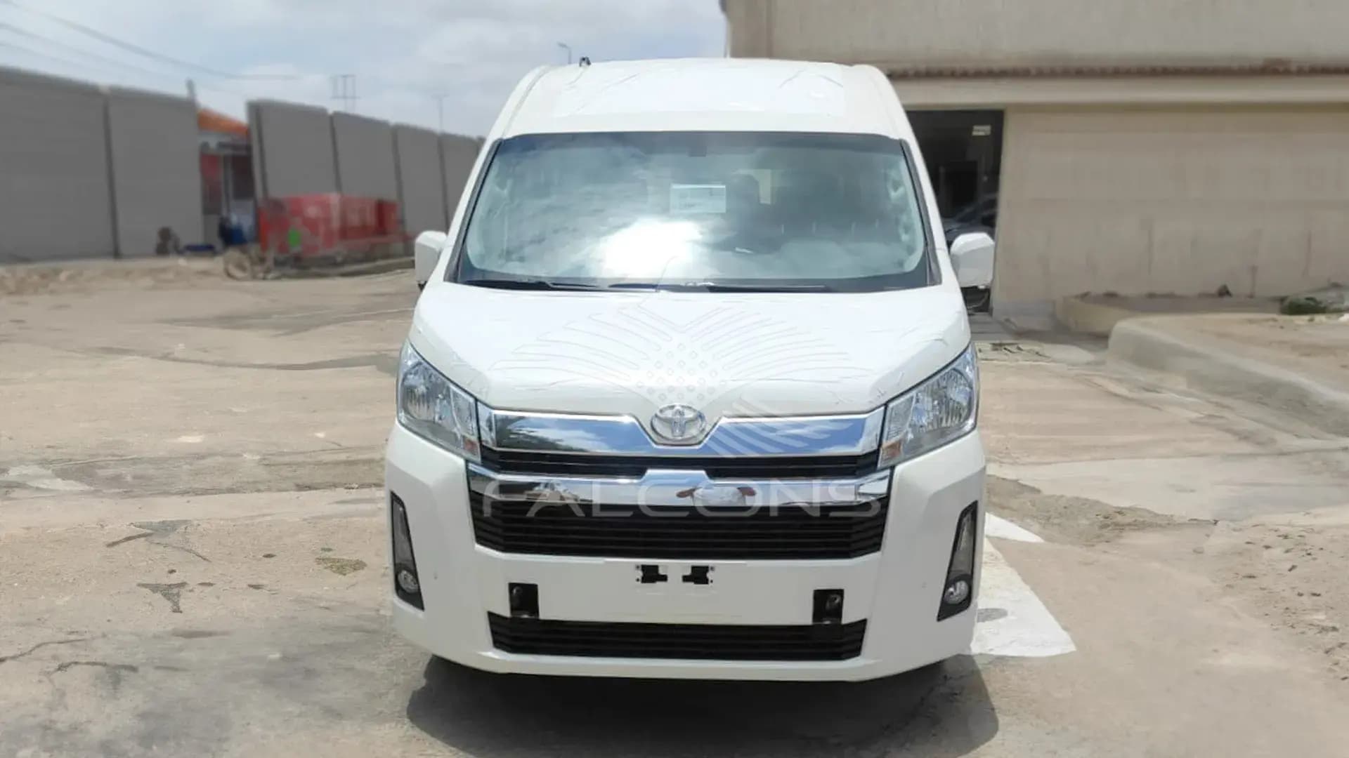 2.8L COMMUTER 14 GL AT - Image 2