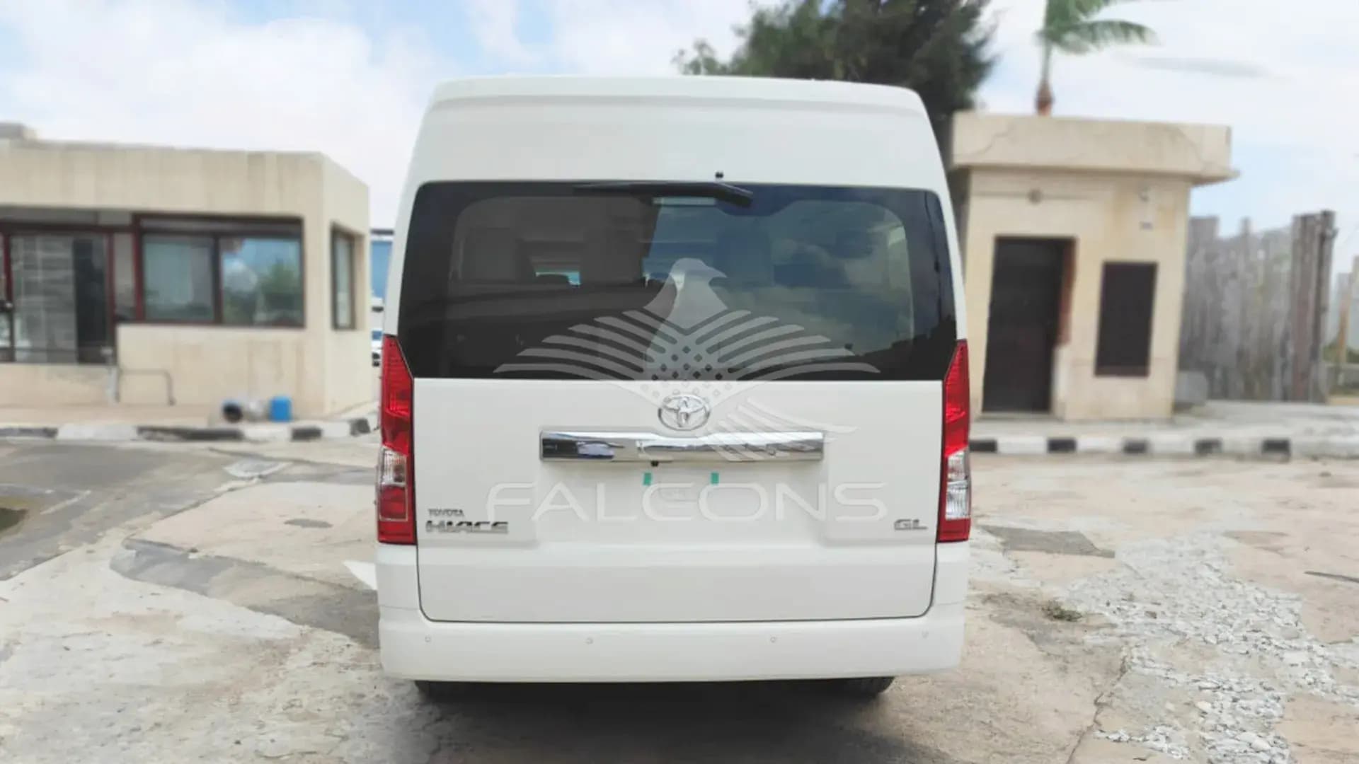 2.8L COMMUTER 14 GL AT - Image 3