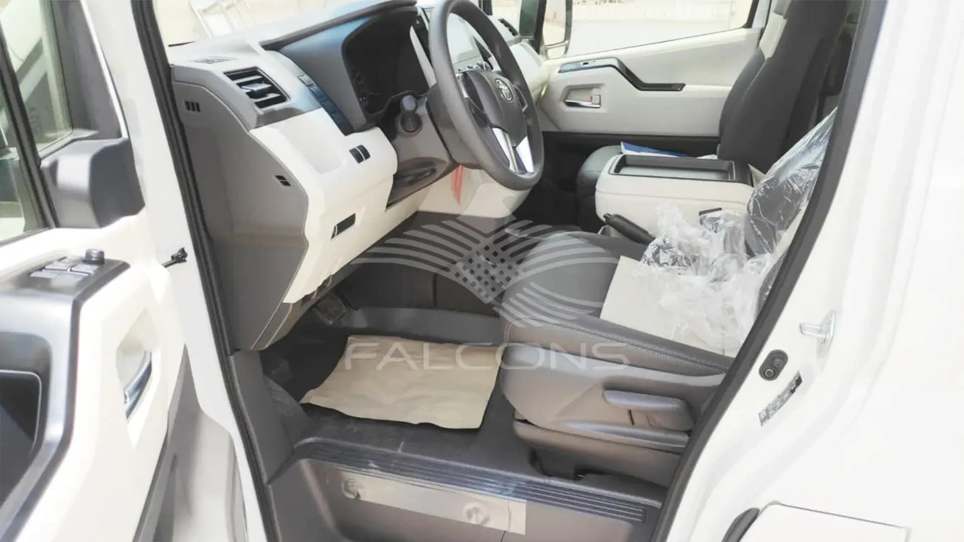 2.8L COMMUTER 14 GL AT - Image 4