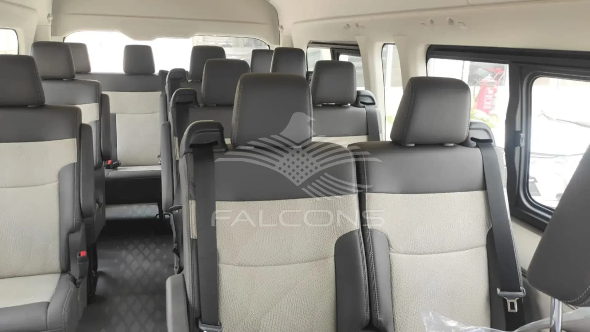 2.8L COMMUTER 14 GL AT - Image 8