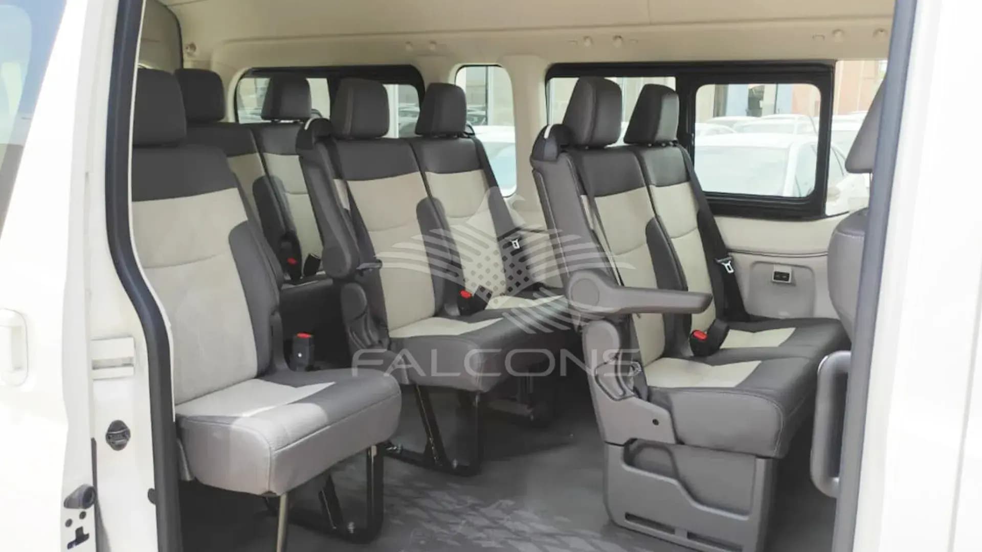 2.8L COMMUTER 14 GL AT - Image 10