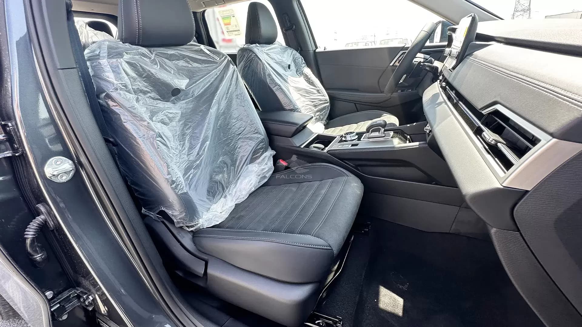 2.5L 4WD MID OPTION 7-SEATER AT - Image 10