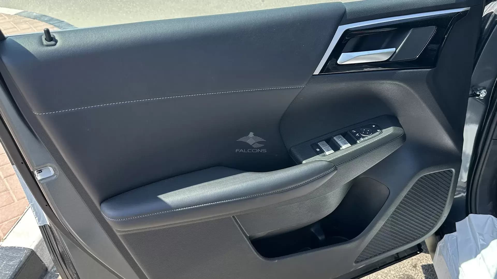 2.5L 4WD MID OPTION 7-SEATER AT - Image 13