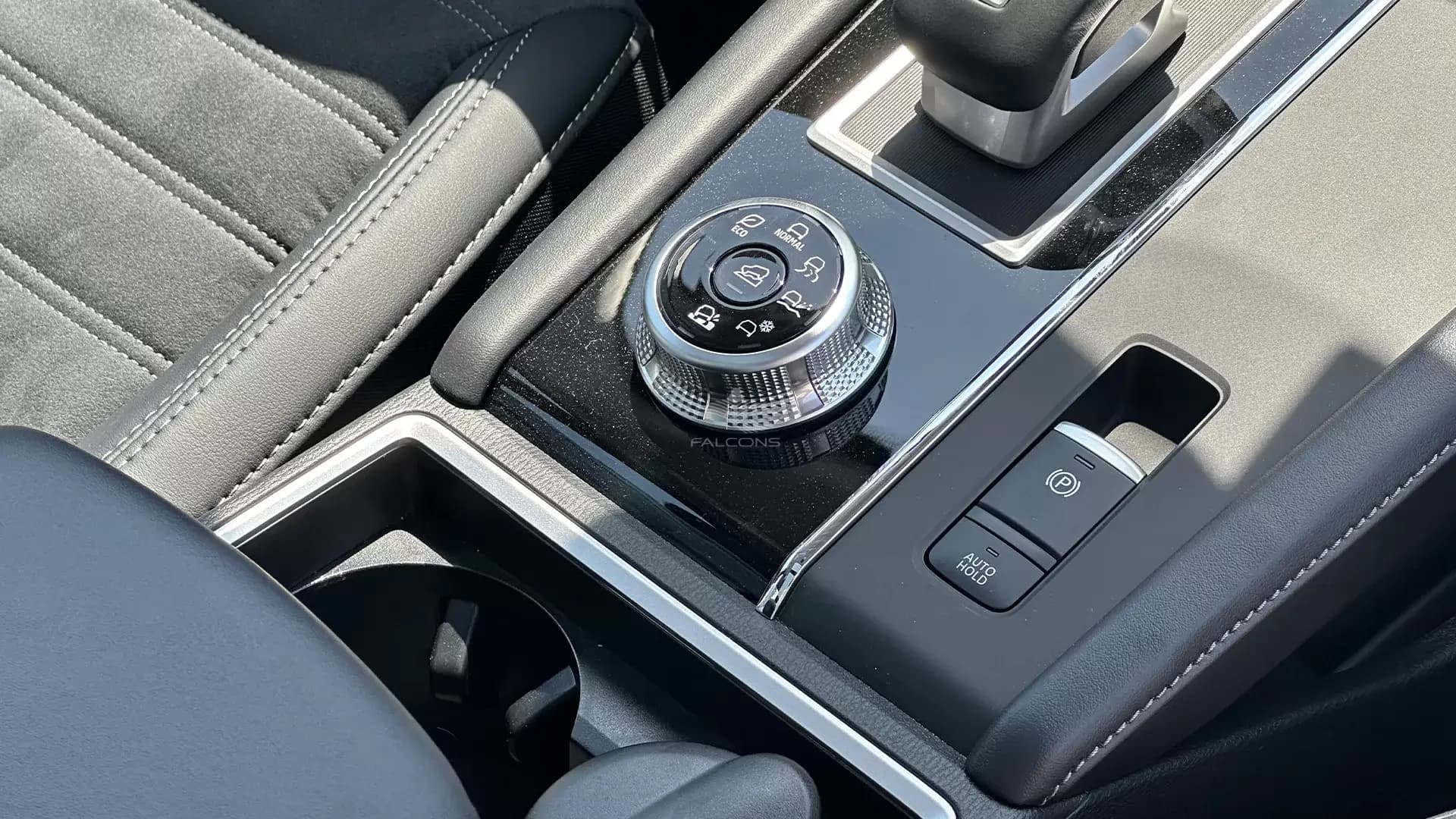 2.5L 4WD MID OPTION 7-SEATER AT - Image 17