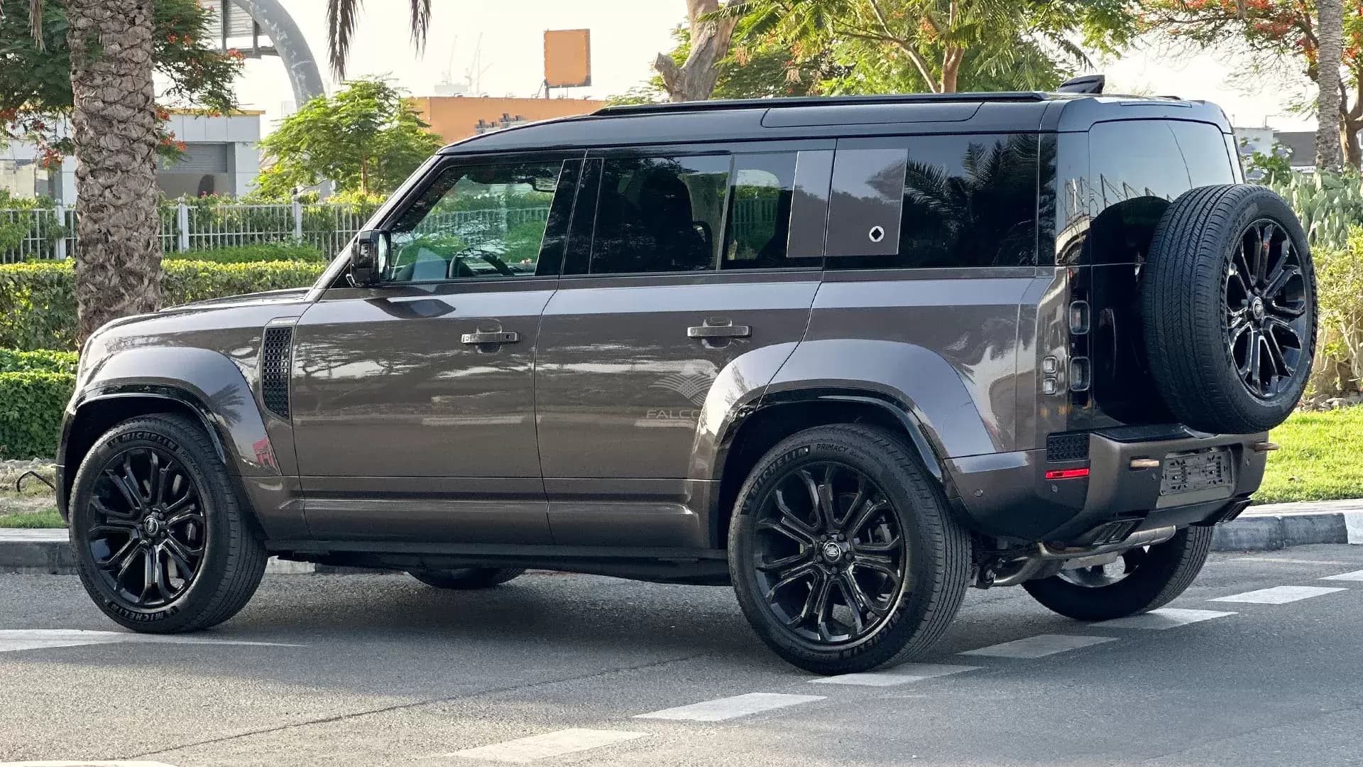 4.4L OCTA AWD 5DR SWB 635PS AT - Image 2