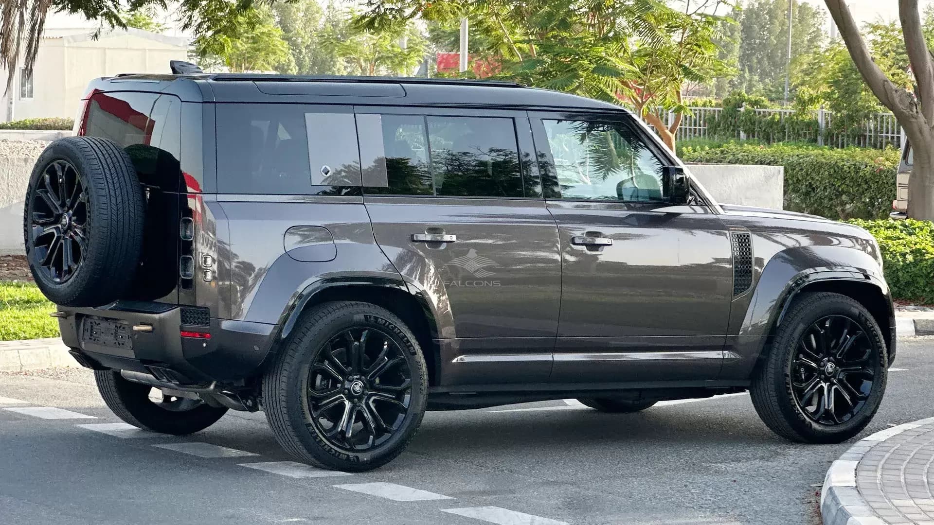 4.4L OCTA AWD 5DR SWB 635PS AT - Image 4