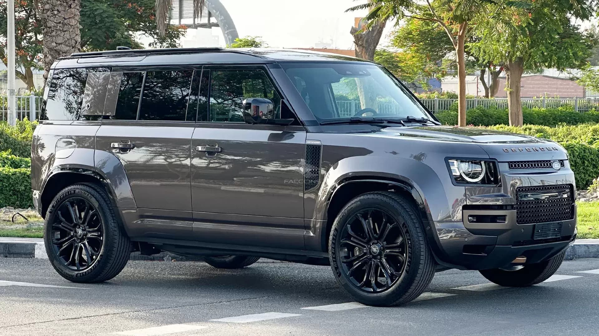 4.4L OCTA AWD 5DR SWB 635PS AT - Image 5