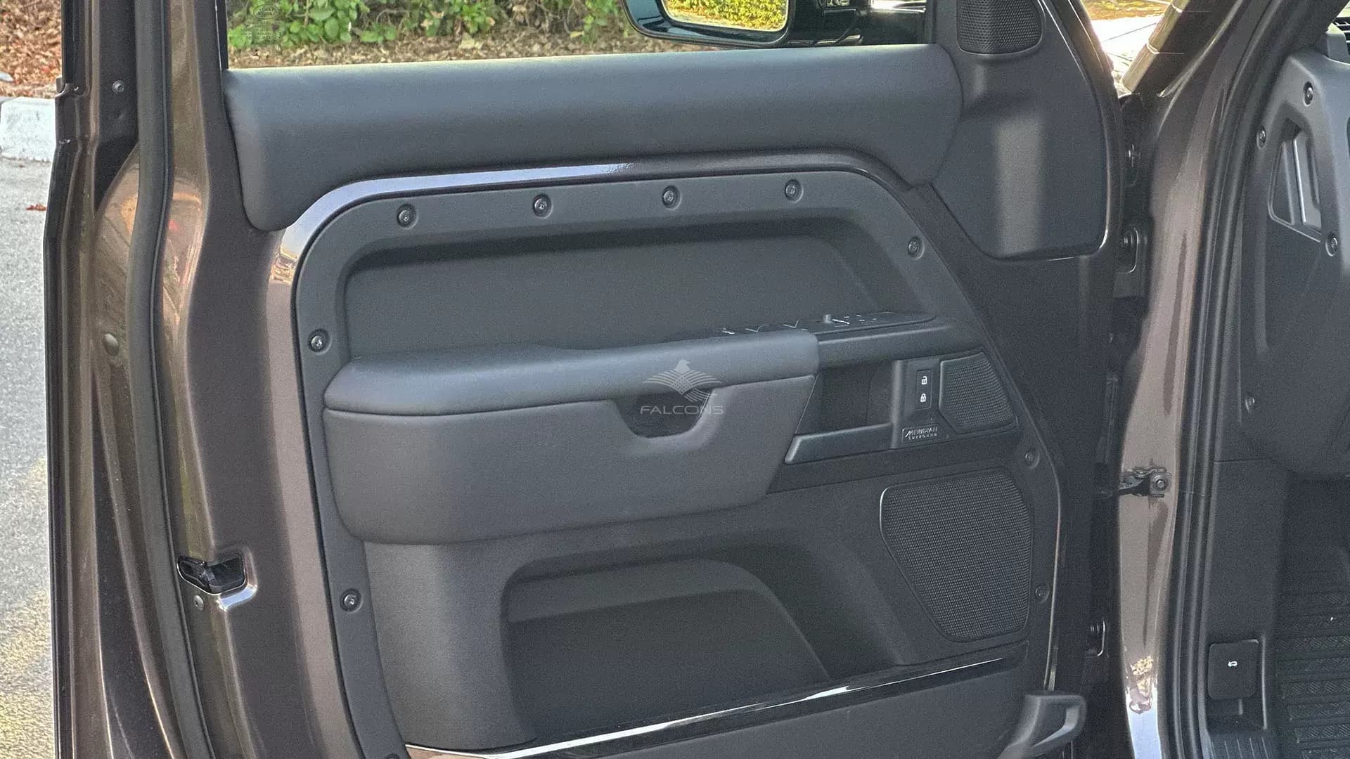 4.4L OCTA AWD 5DR SWB 635PS AT - Image 12