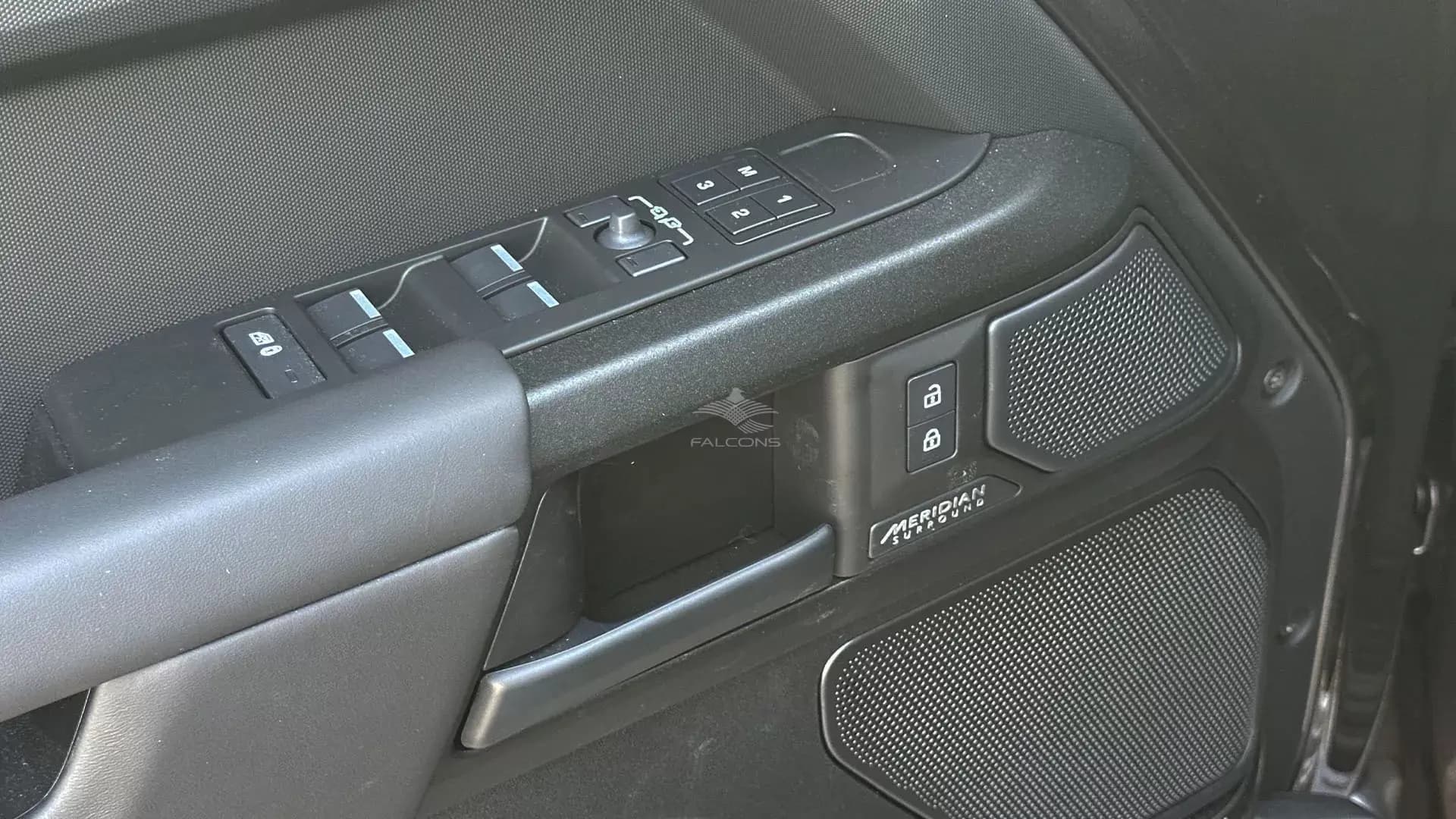 4.4L OCTA AWD 5DR SWB 635PS AT - Image 13