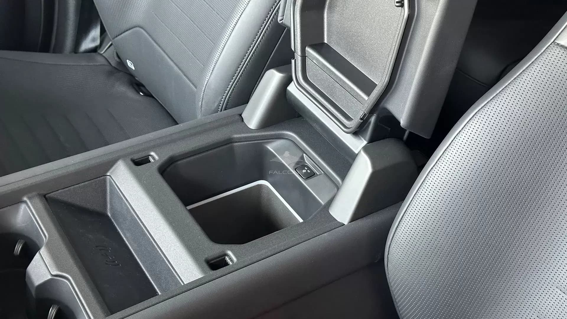 4.4L OCTA AWD 5DR SWB 635PS AT - Image 18