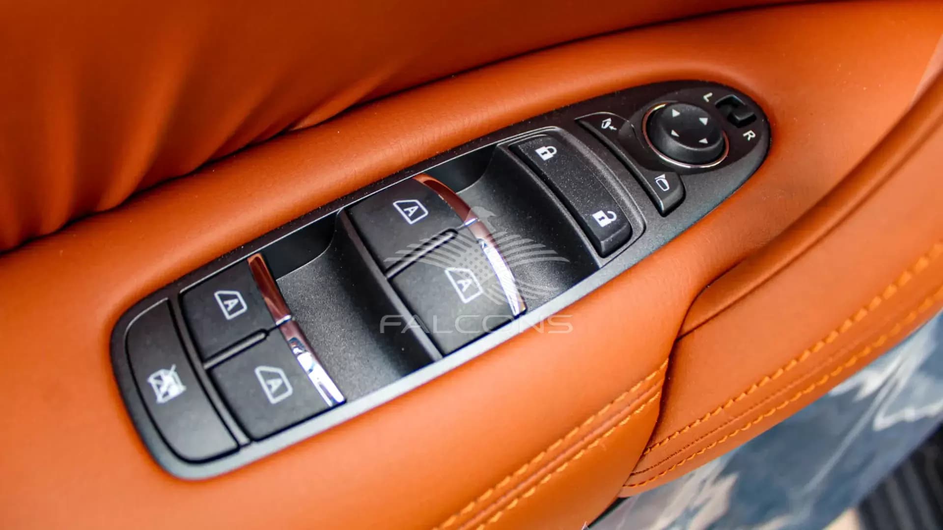 PLATINUM CITY 5.6L V8 AT - Image 15