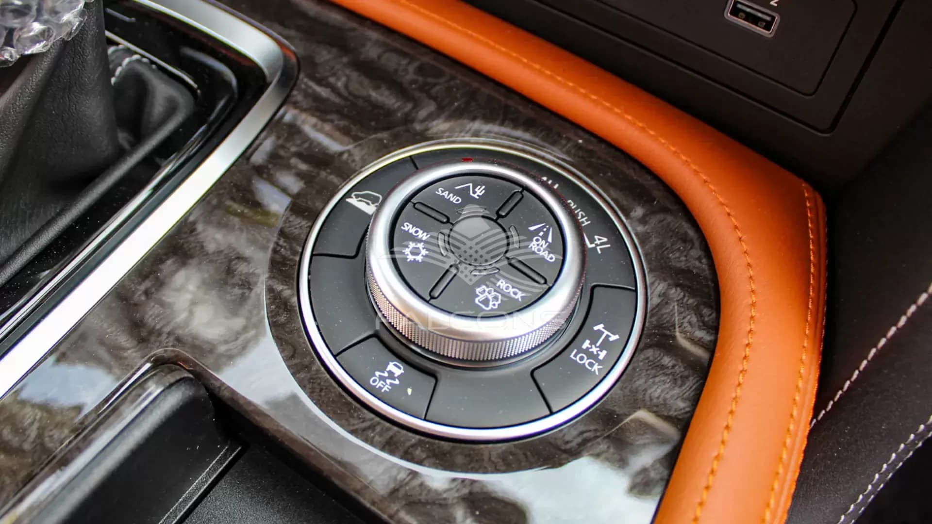 PLATINUM CITY 5.6L V8 AT - Image 25