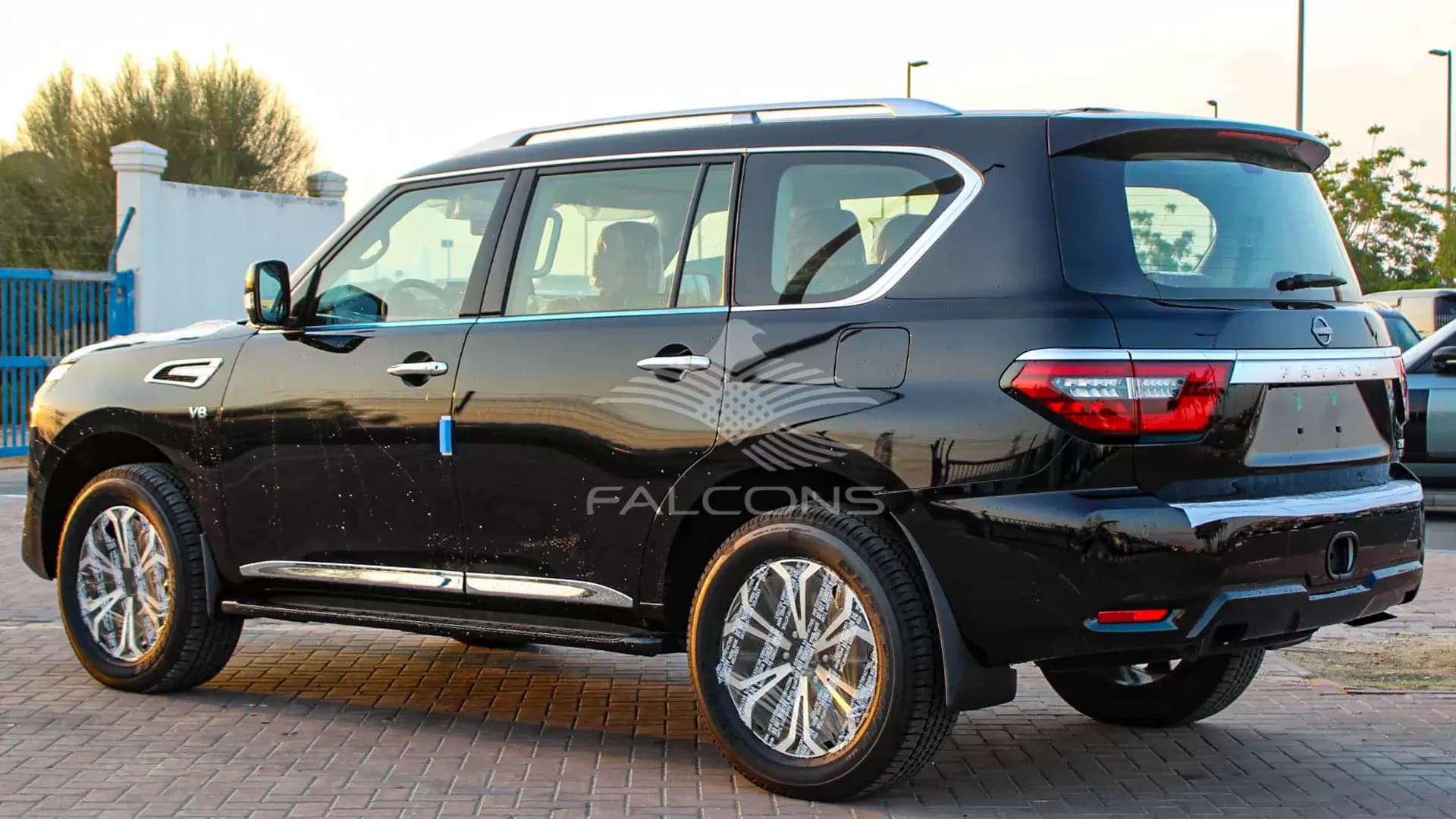 LE TITANIUM 5.6L V8 7AT - Image 2