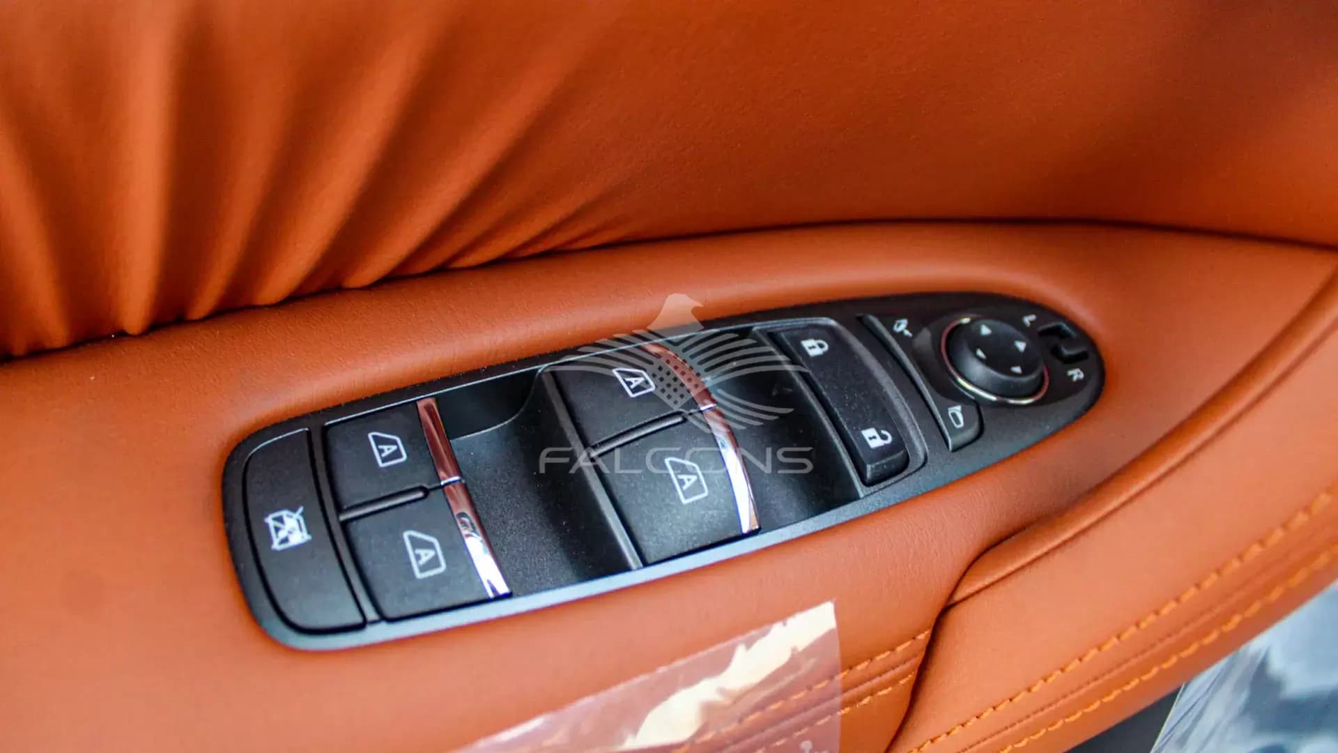 LE TITANIUM 5.6L V8 7AT - Image 12