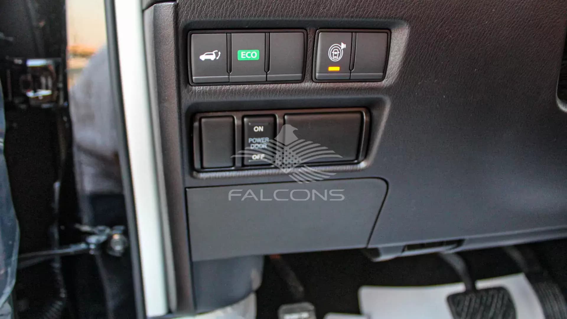 LE TITANIUM 5.6L V8 7AT - Image 13