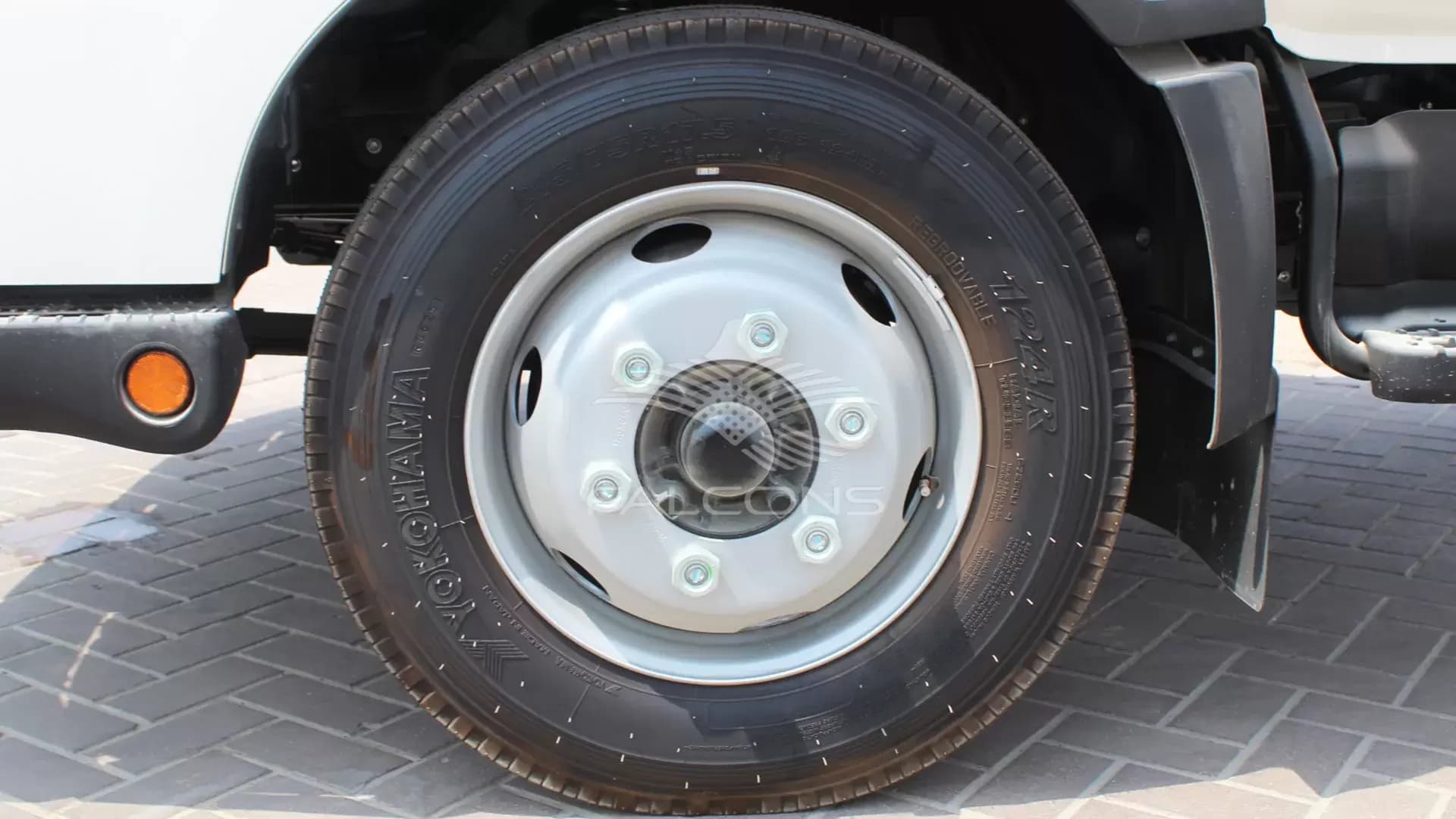 XZU 720L 714LWB CREW CAB 4x2 CHASSIS MT - Image 7