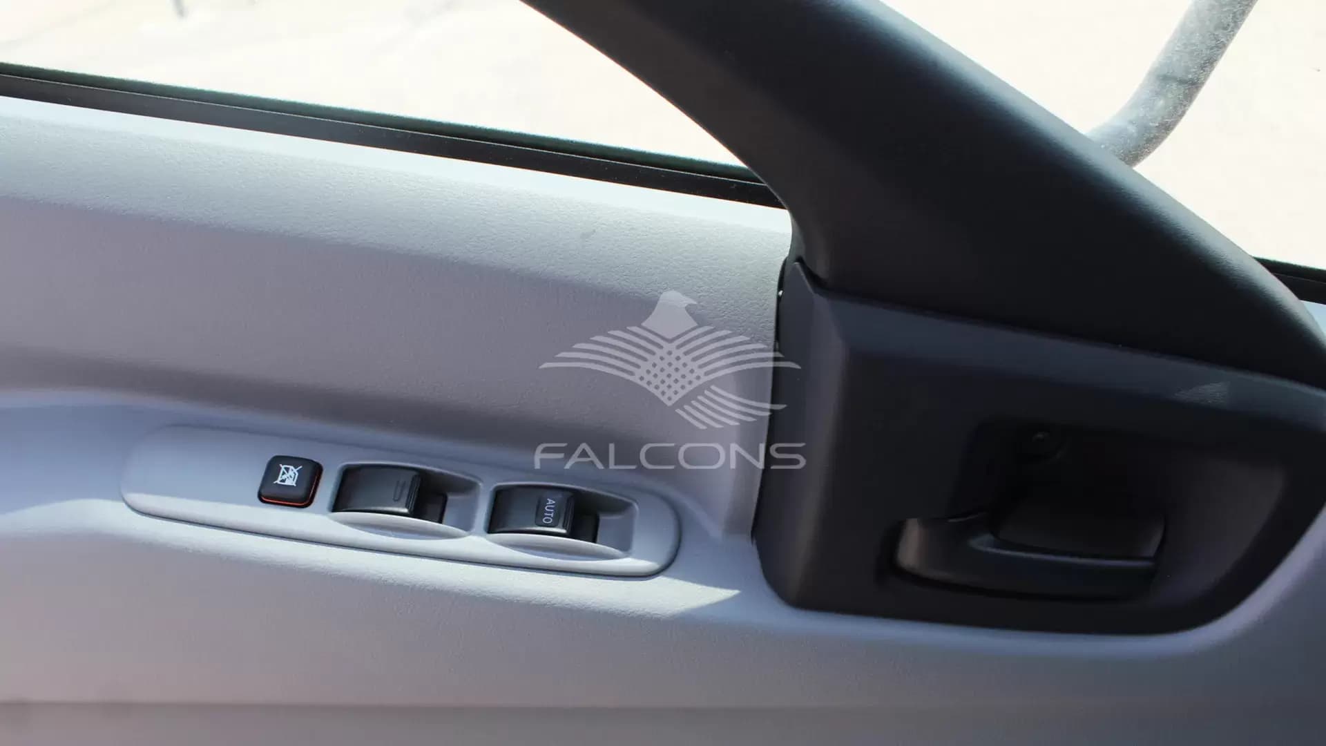 XZU 720L 714LWB CREW CAB 4x2 CHASSIS MT - Image 13