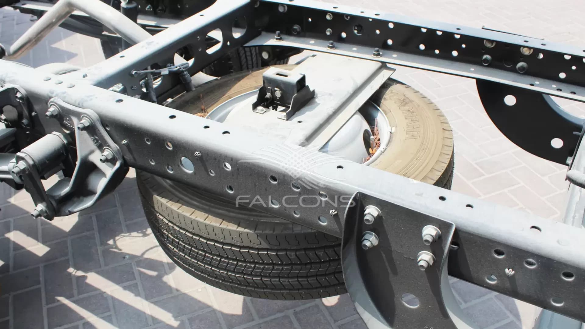 XZU 720L 714LWB CREW CAB 4x2 CHASSIS MT - Image 23