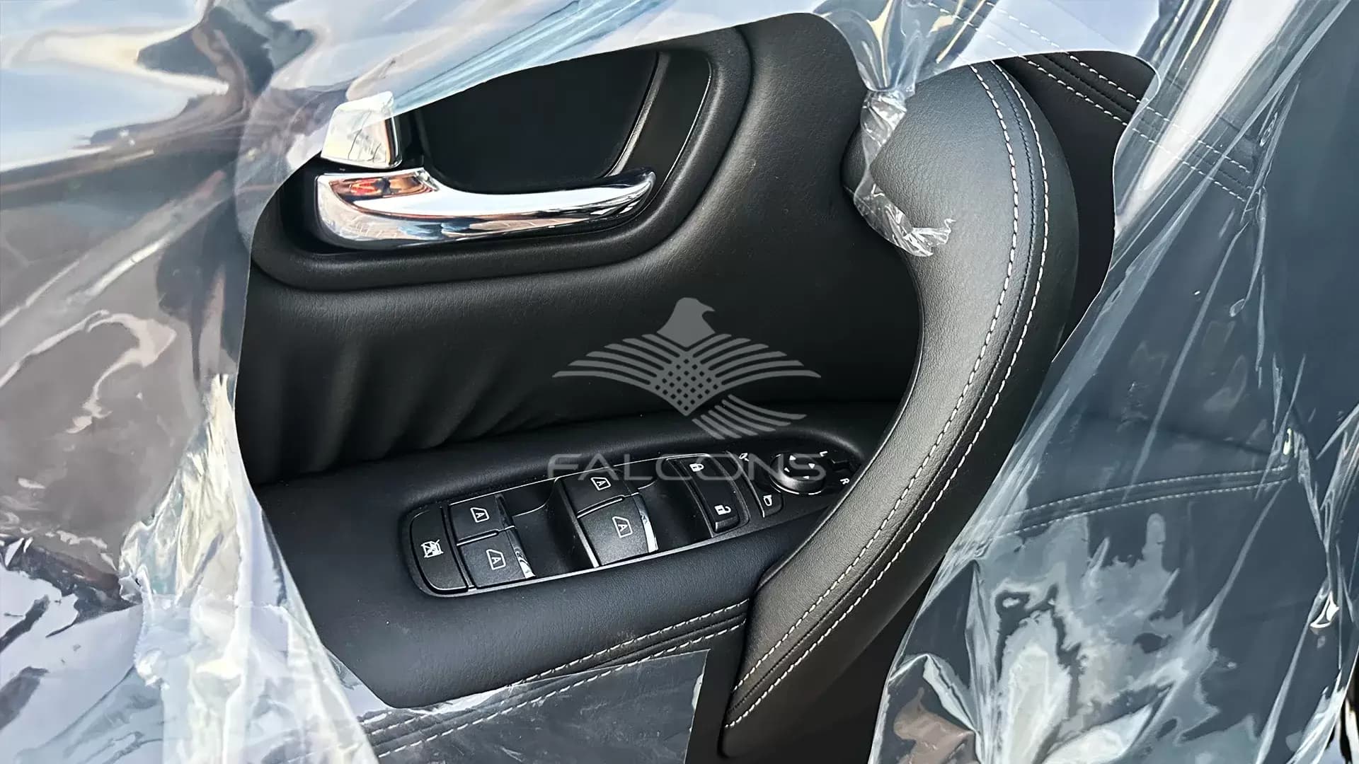 4.0L TITANIUM V6 7AT P 2023 - Image 14