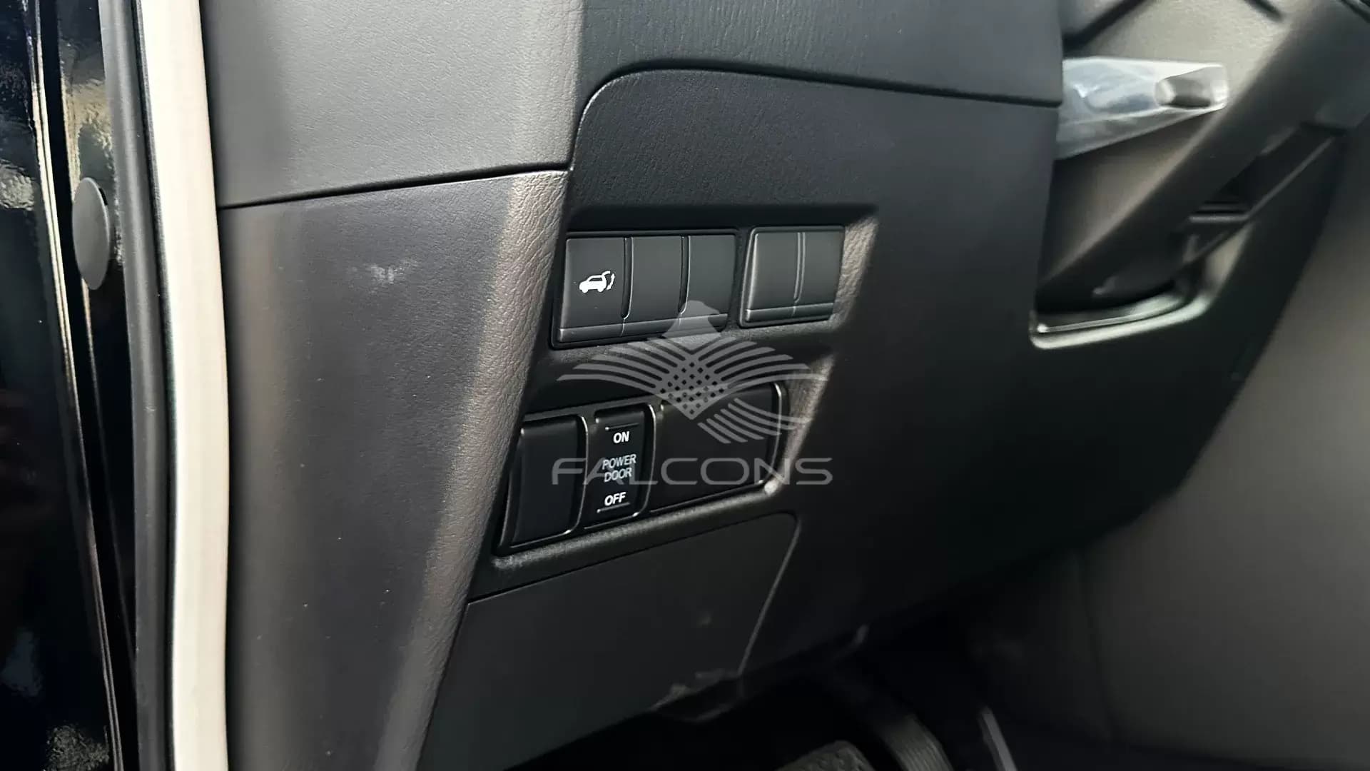 4.0L TITANIUM V6 7AT P 2023 - Image 15