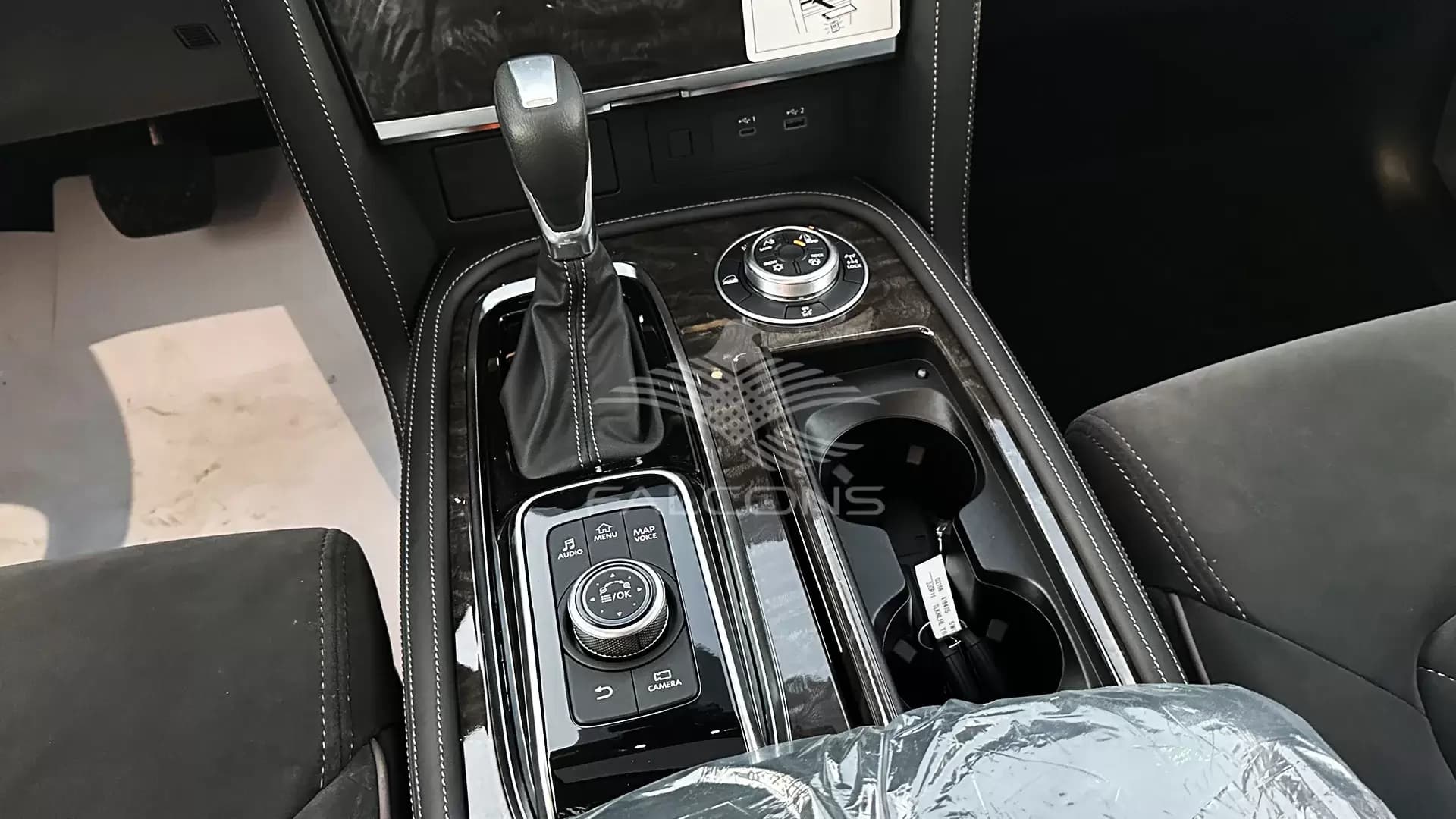 4.0L TITANIUM V6 7AT P 2023 - Image 18