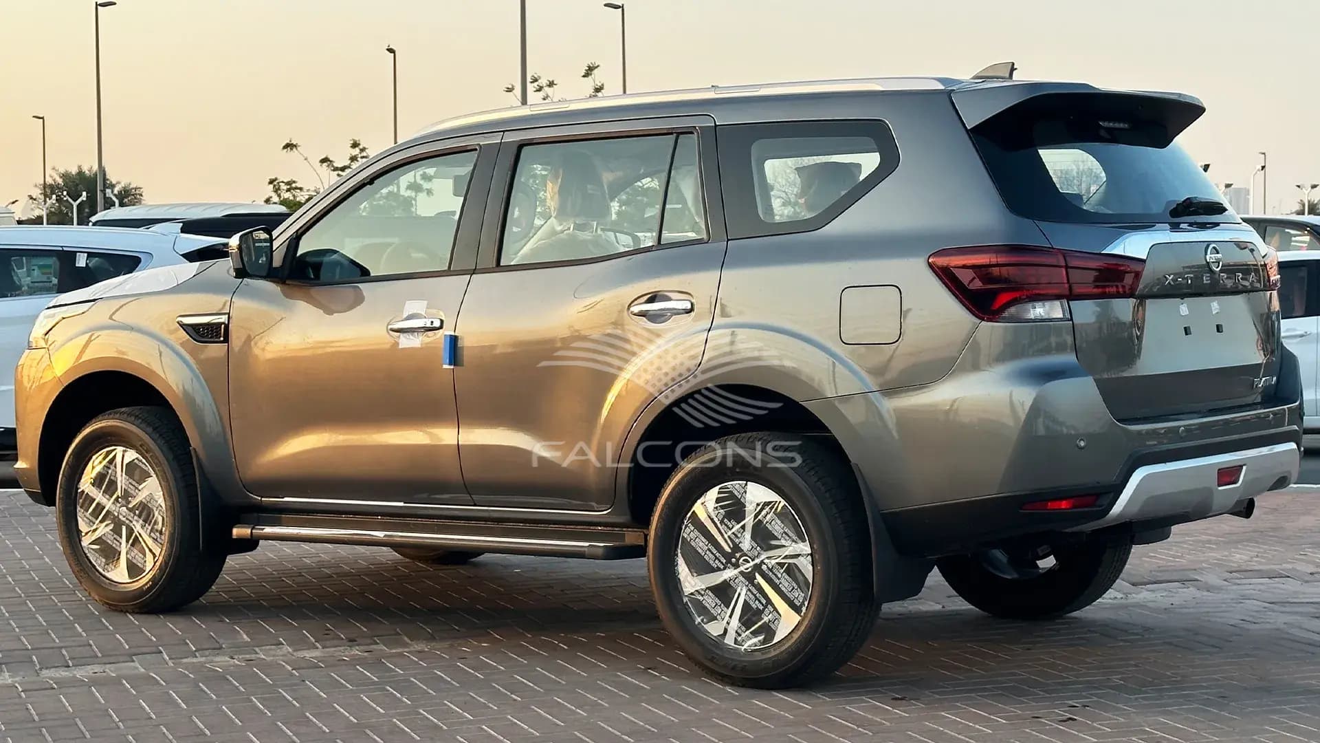 2.5L 4WD P 7S PLATINUM AT - Image 2