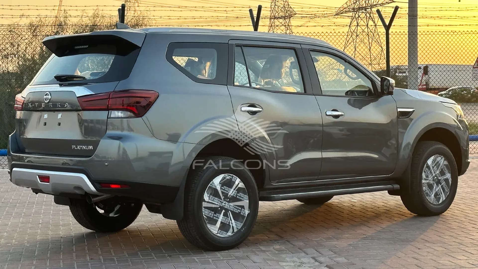 2.5L 4WD P 7S PLATINUM AT - Image 4