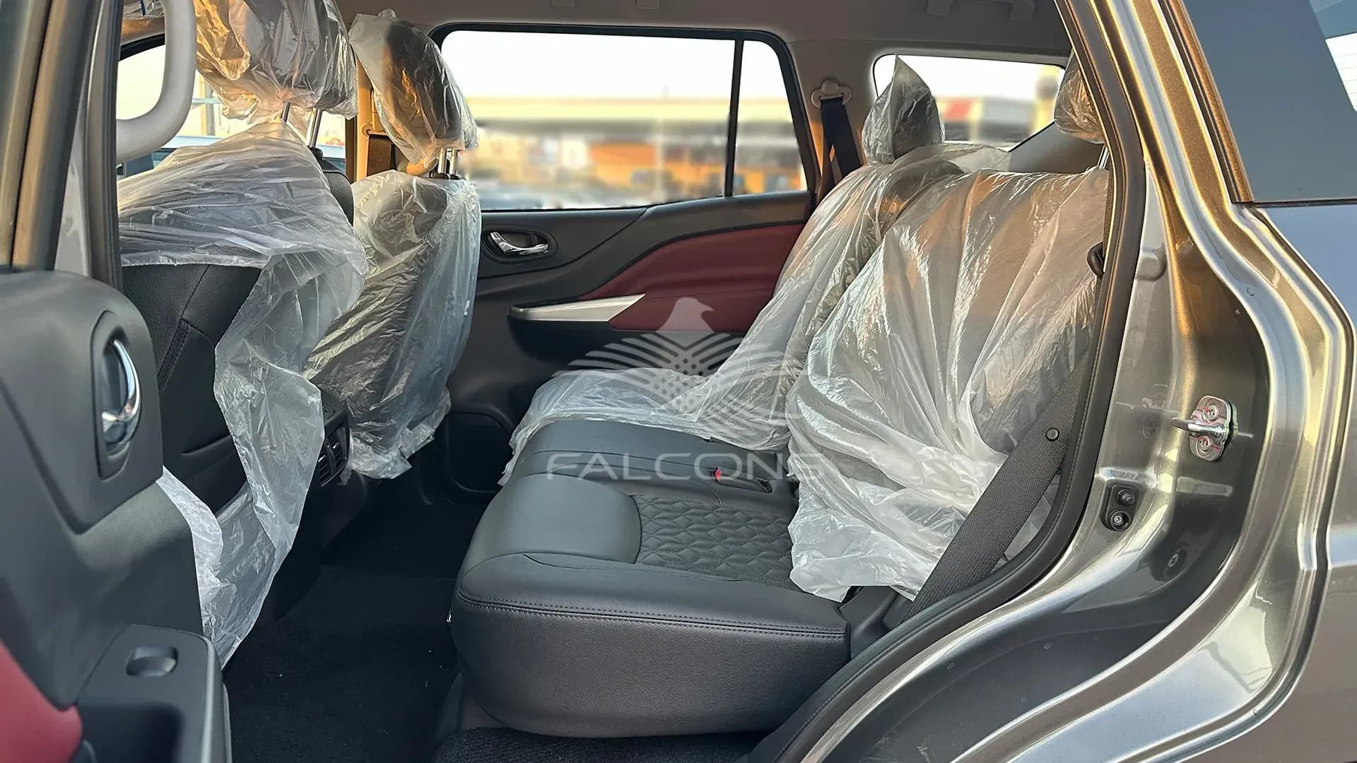 2.5L 4WD P 7S PLATINUM AT - Image 11