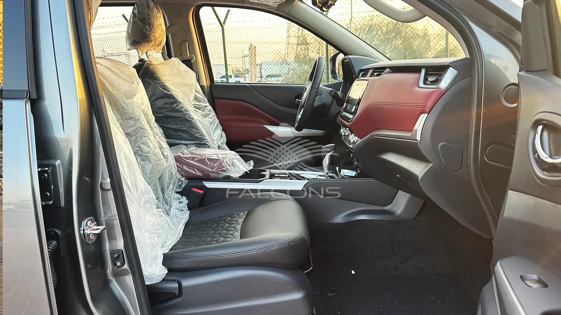 2.5L 4WD P 7S PLATINUM AT - Image 14