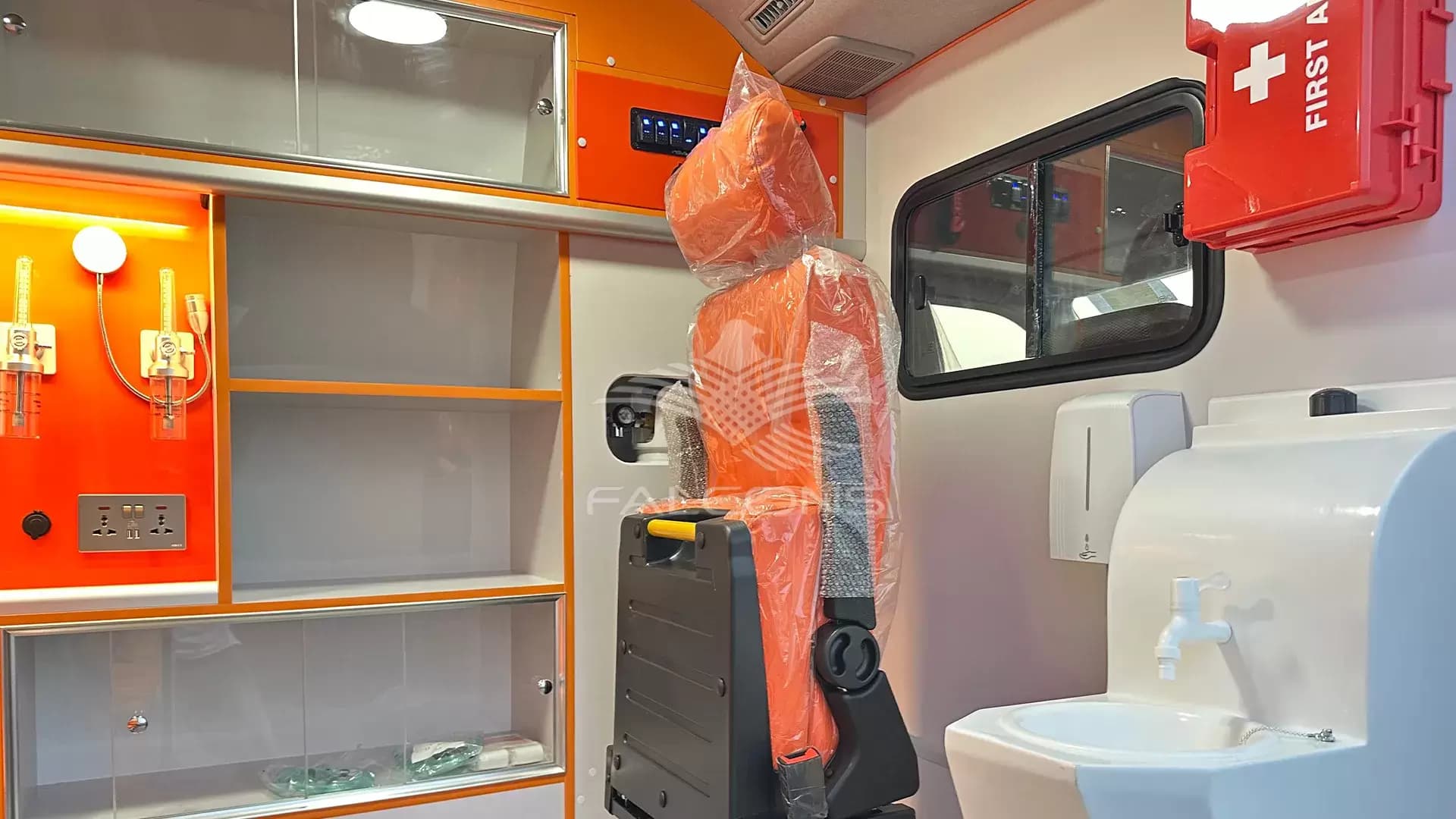 2.7L VAN HIGH ROOF AMBULANCE P MT - Image 17