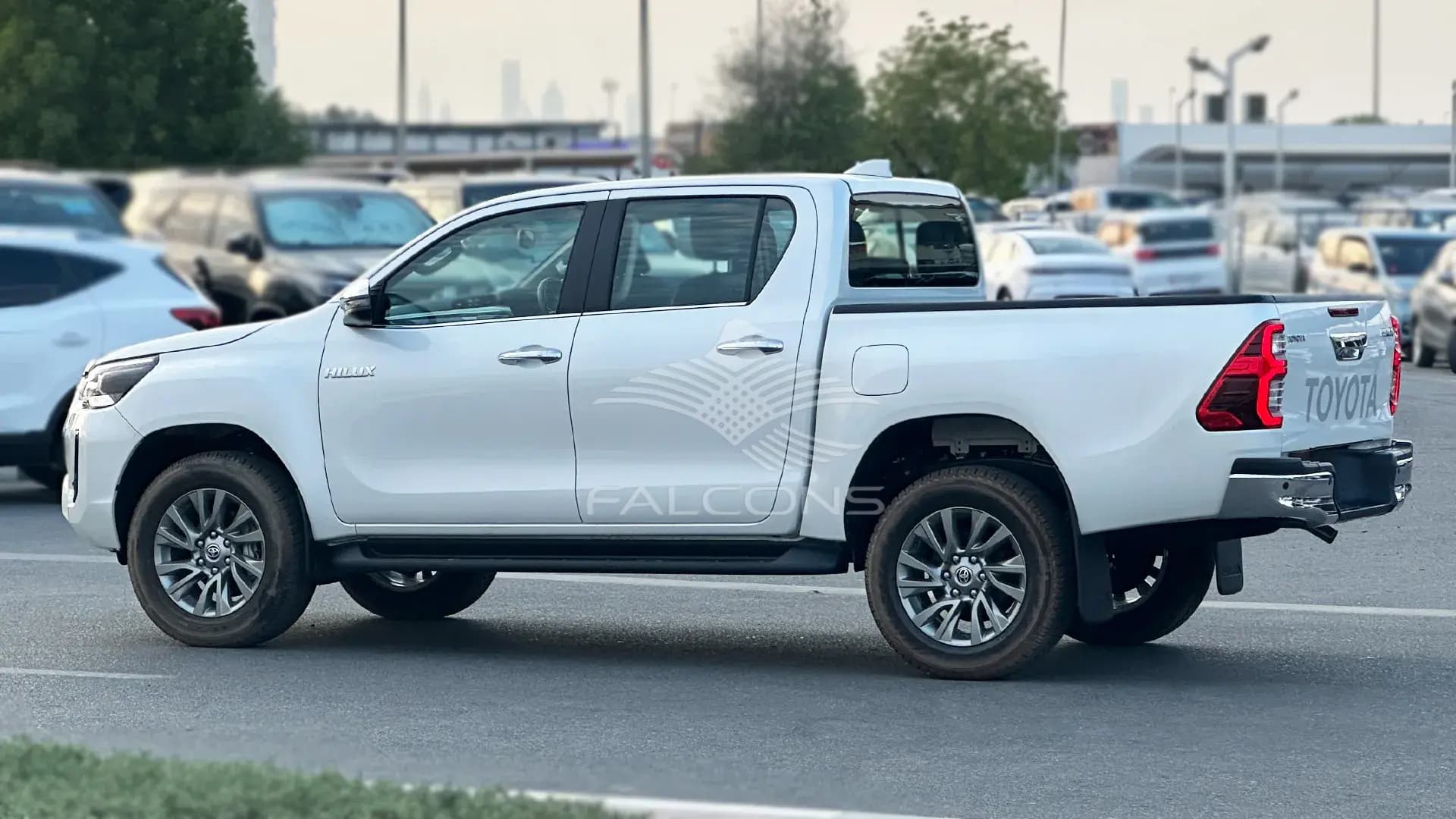 2.8L D DC 4WD RHD Full Option AT - Image 3