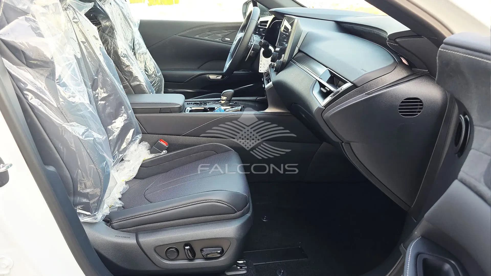 2.4L F- SPORT AT - Image 15