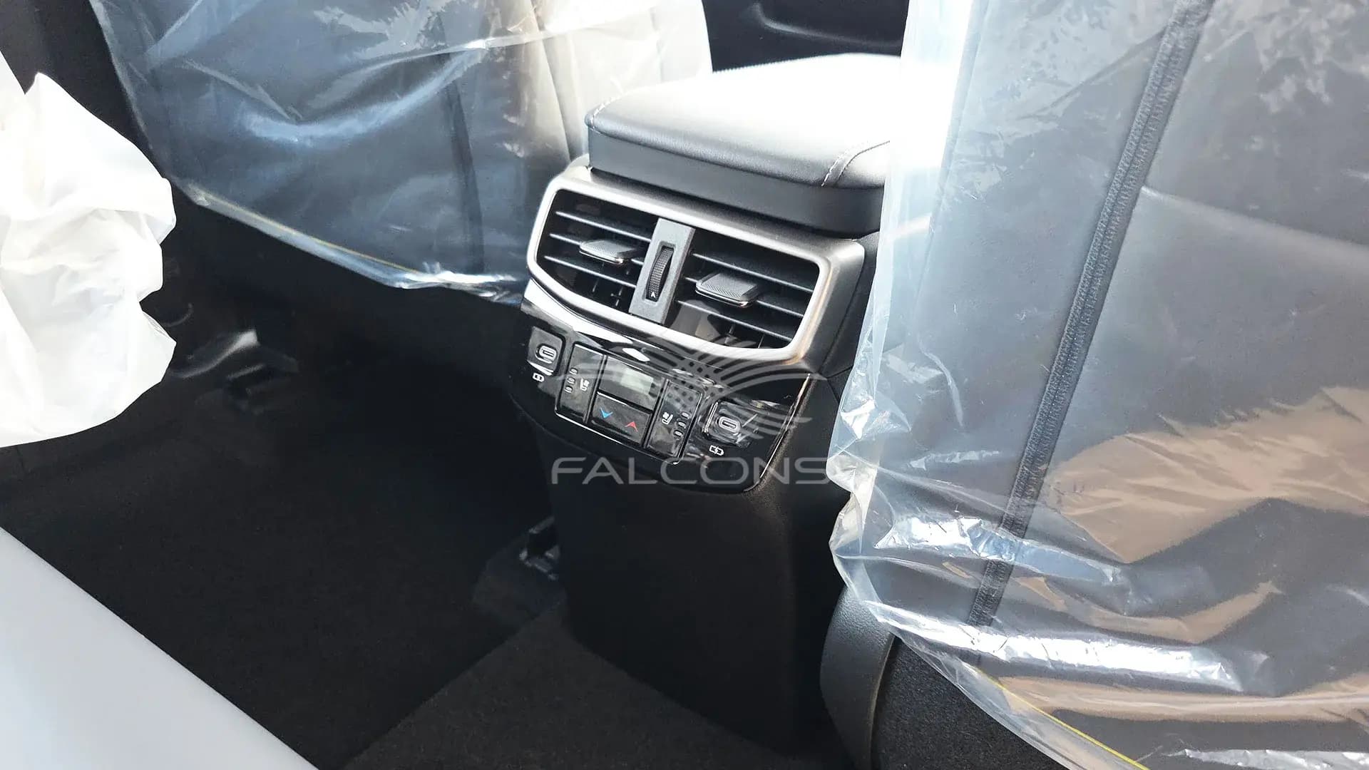 2.4L F- SPORT AT - Image 20