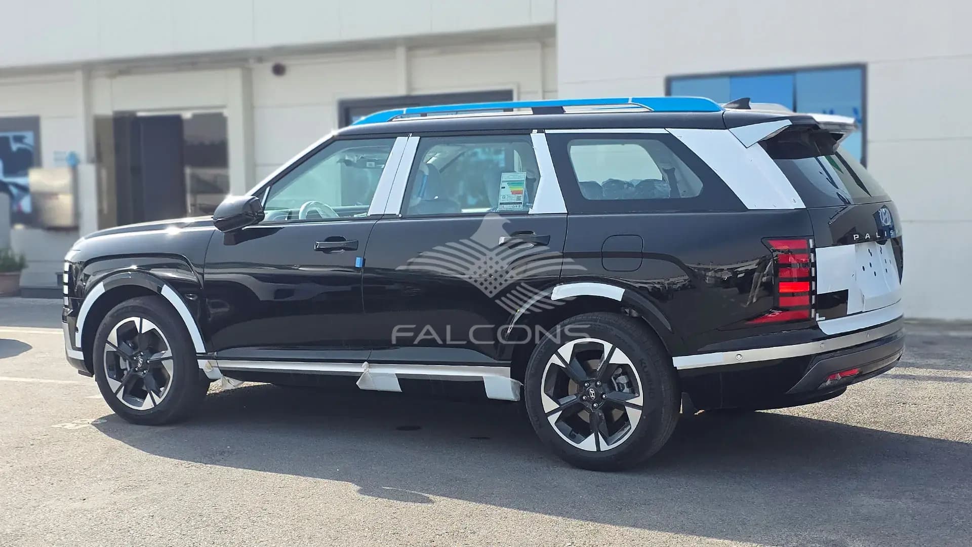 2.5L LX3 8-STR LTD - Image 2