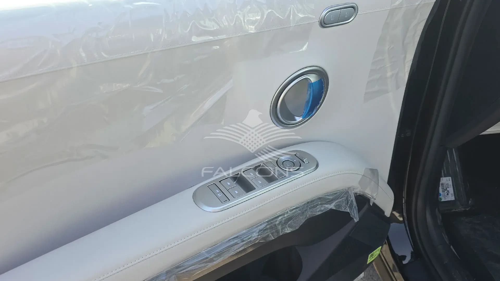 2.5L LX3 8-STR LTD - Image 9