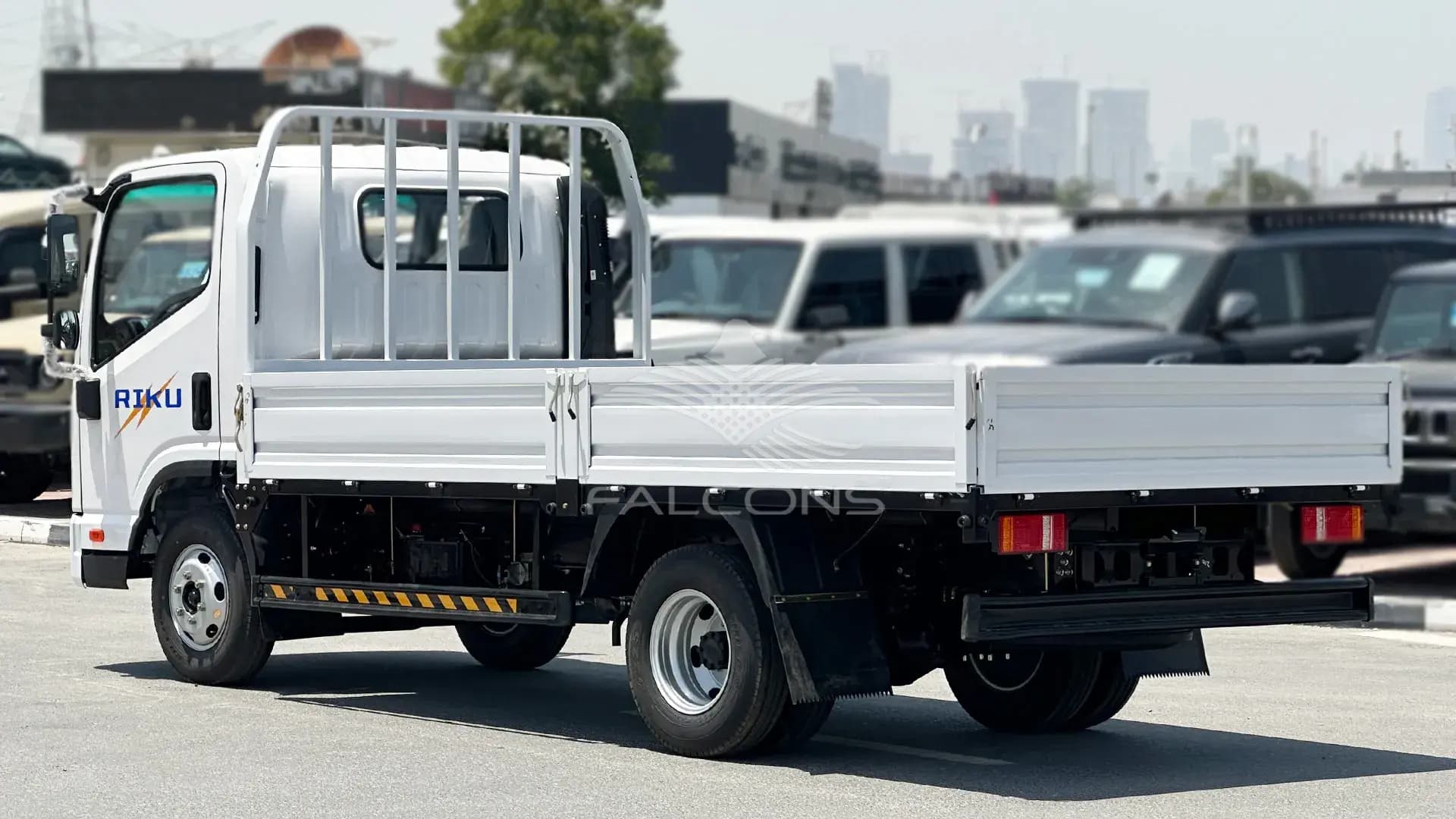 2771CC 2WD ISUZU ENGINE 3T PAYLOAD CARGO MT - Image 3